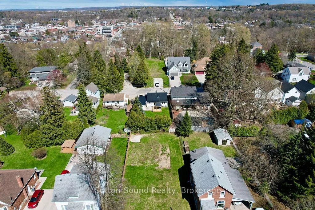 Photo 8 of 863 5th Avenue W, Owen Sound — HOMEH