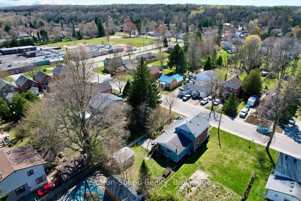 Photo 10 of 863 5th Avenue W, Owen Sound — HOMEH