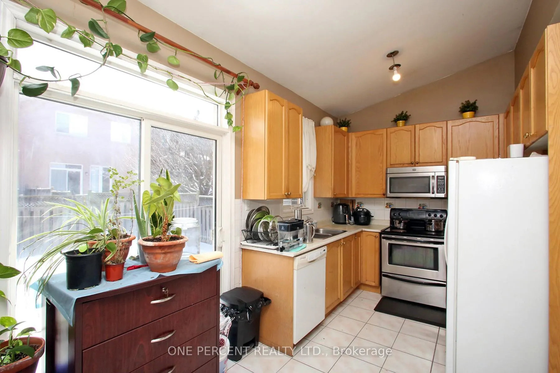 Photo 7 of 15 Martree Crescent, Brampton, Madoc — HOMEH