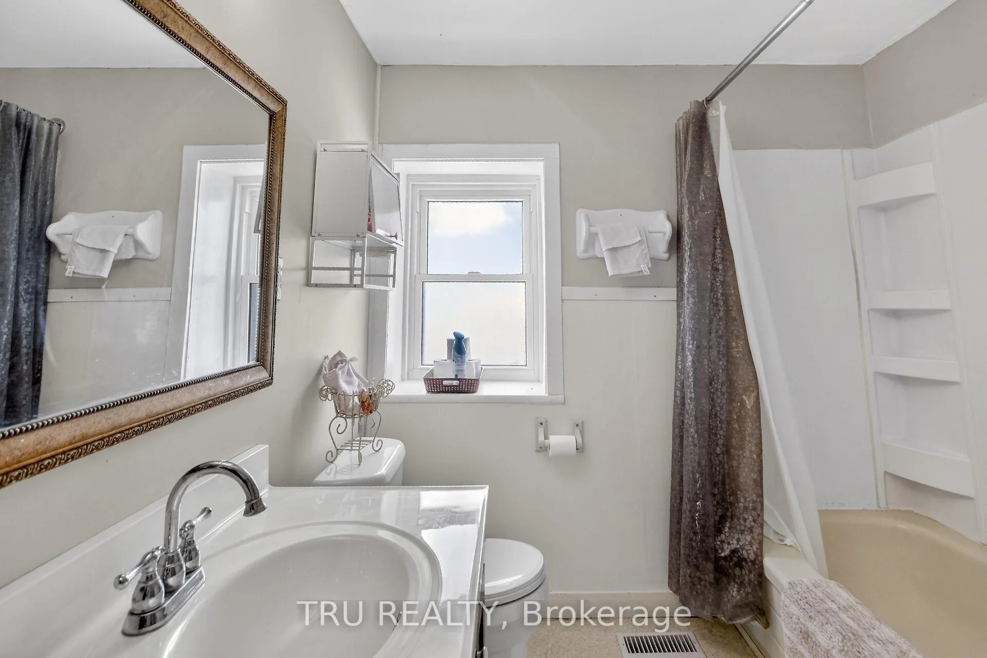 Photo 21 of 10492 Clark Road, North Dundas, North Dundas (Mountain) Twp — HOMEH