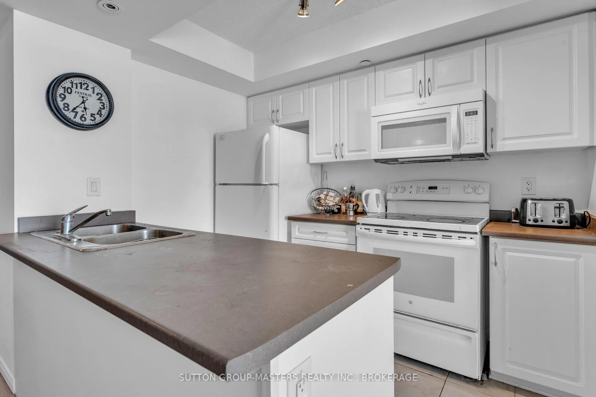 Photo 8 of Unit 506, 121 Queen Street, Kingston, East of Sir John A. Blvd — HOMEH
