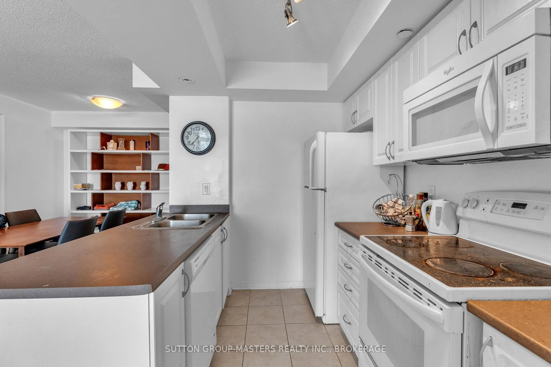Photo 9 of Unit 506, 121 Queen Street, Kingston, East of Sir John A. Blvd — HOMEH