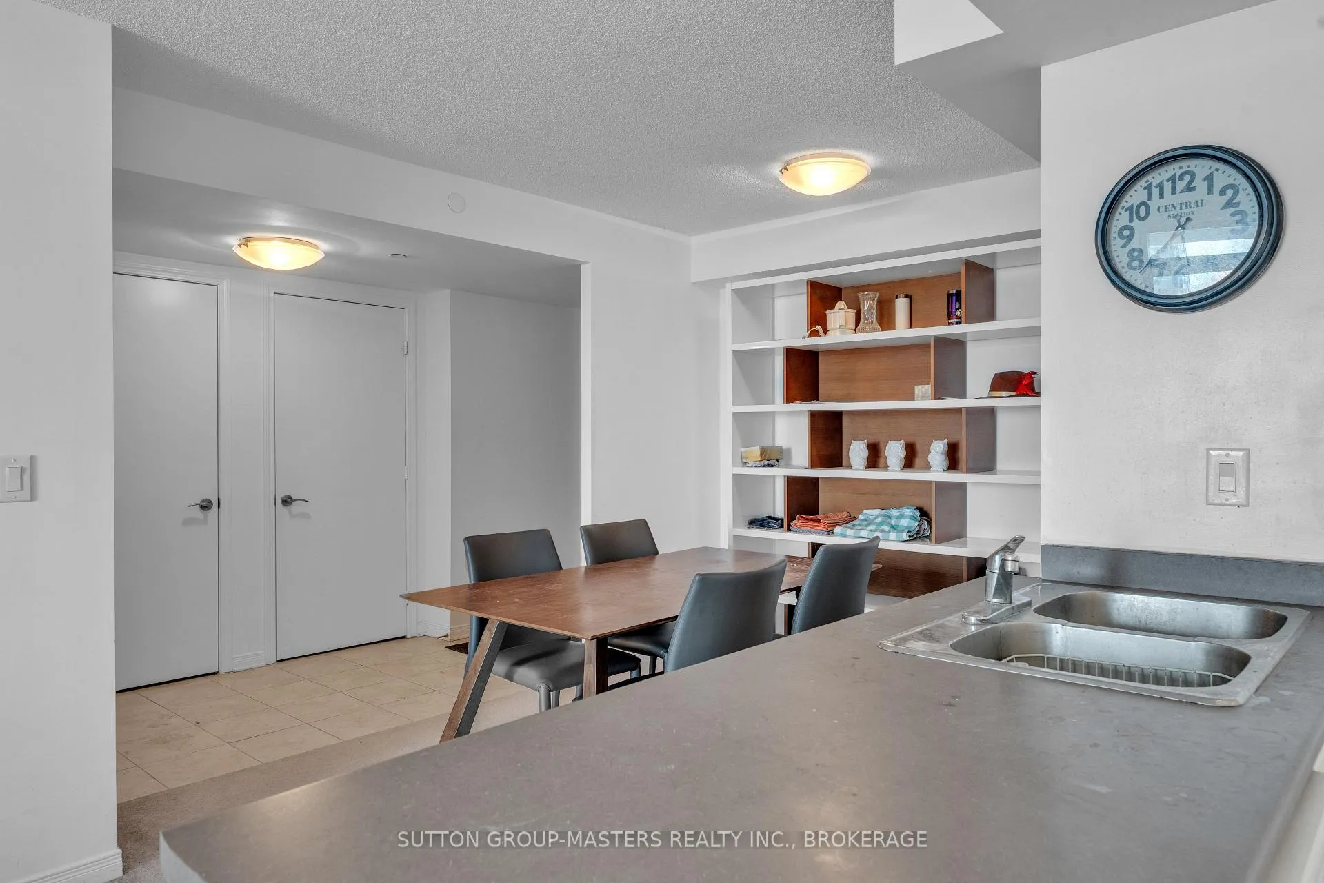Photo 10 of Unit 506, 121 Queen Street, Kingston, East of Sir John A. Blvd — HOMEH