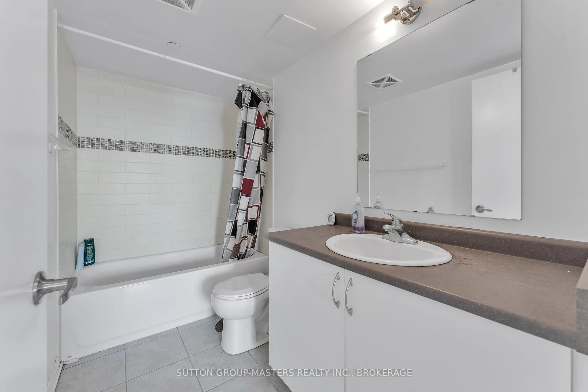 Photo 15 of Unit 506, 121 Queen Street, Kingston, East of Sir John A. Blvd — HOMEH
