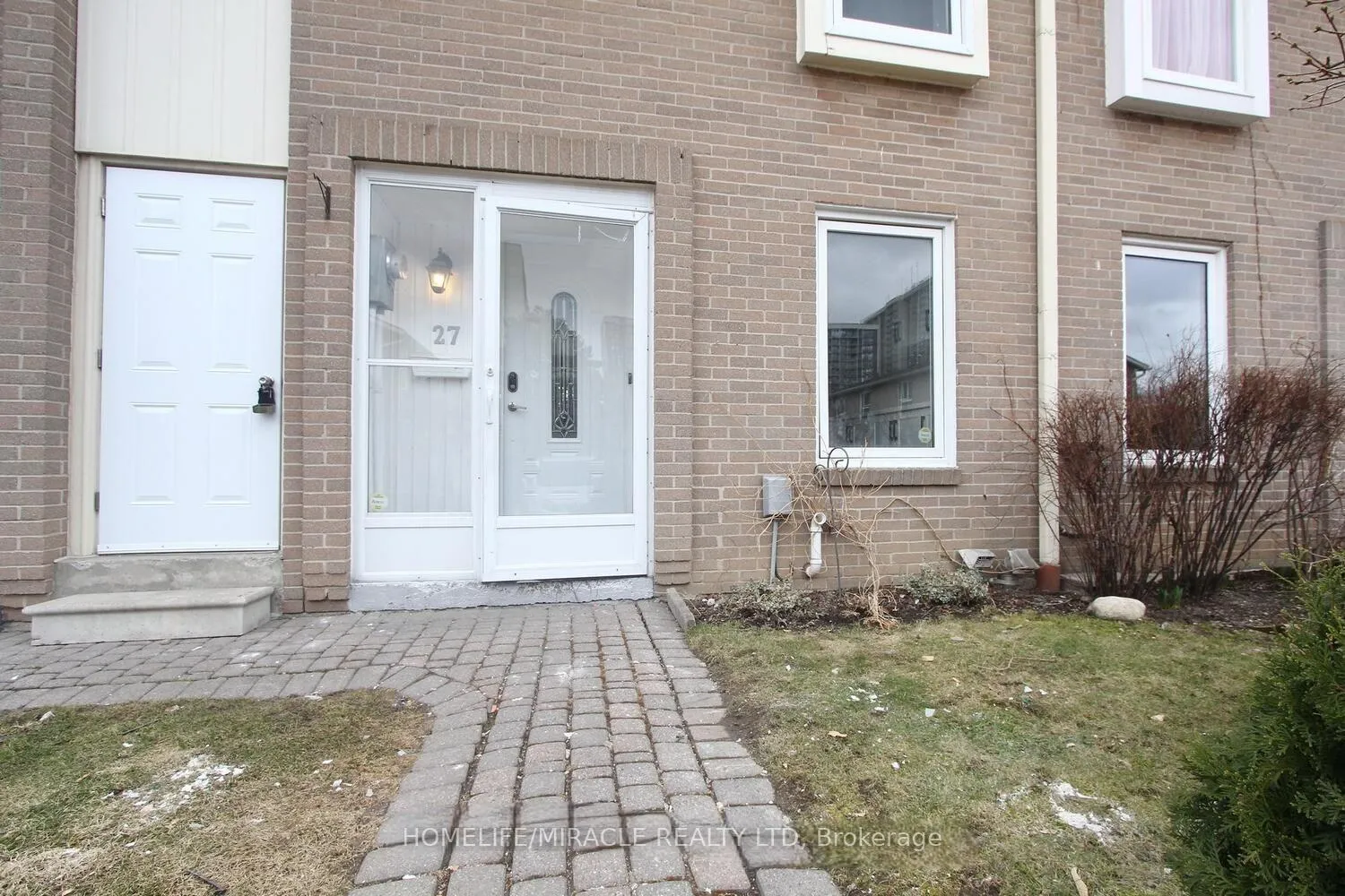 Photo 3 of 27 Craigleigh Crescent, Brampton, Avondale — HOMEH