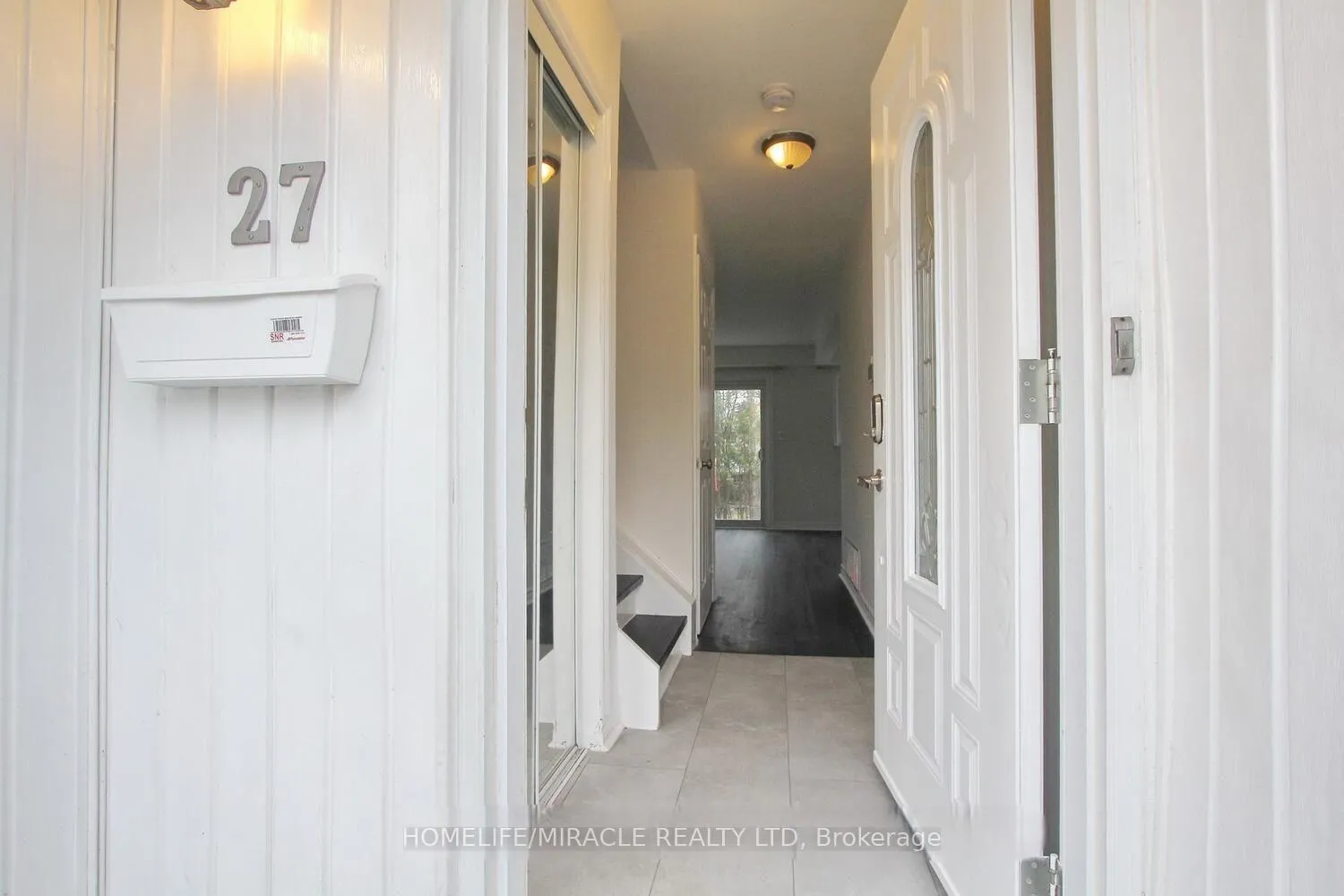 Photo 4 of 27 Craigleigh Crescent, Brampton, Avondale — HOMEH