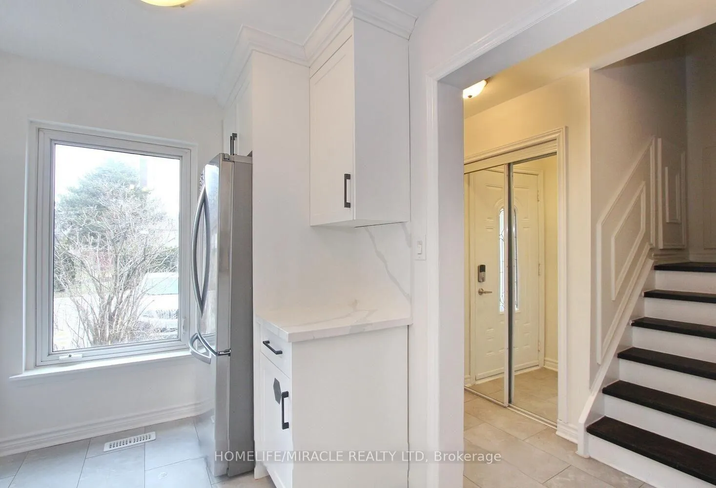 Photo 6 of 27 Craigleigh Crescent, Brampton, Avondale — HOMEH