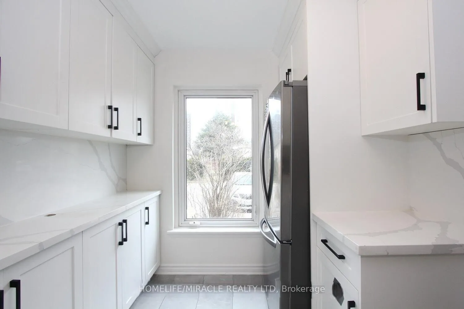Photo 7 of 27 Craigleigh Crescent, Brampton, Avondale — HOMEH