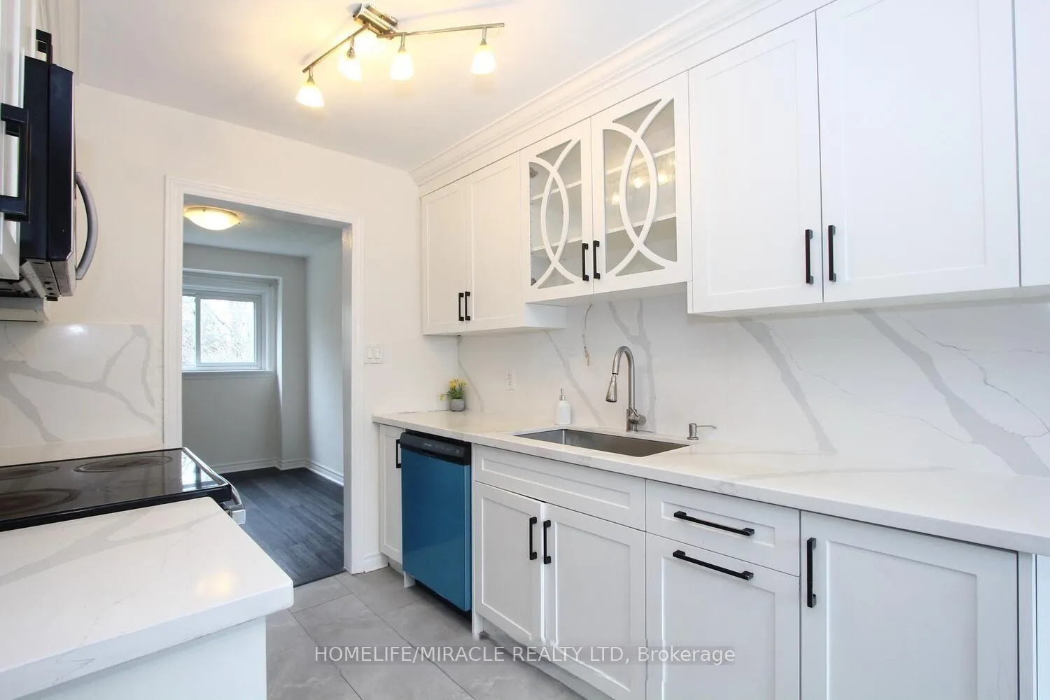 Photo 8 of 27 Craigleigh Crescent, Brampton, Avondale — HOMEH