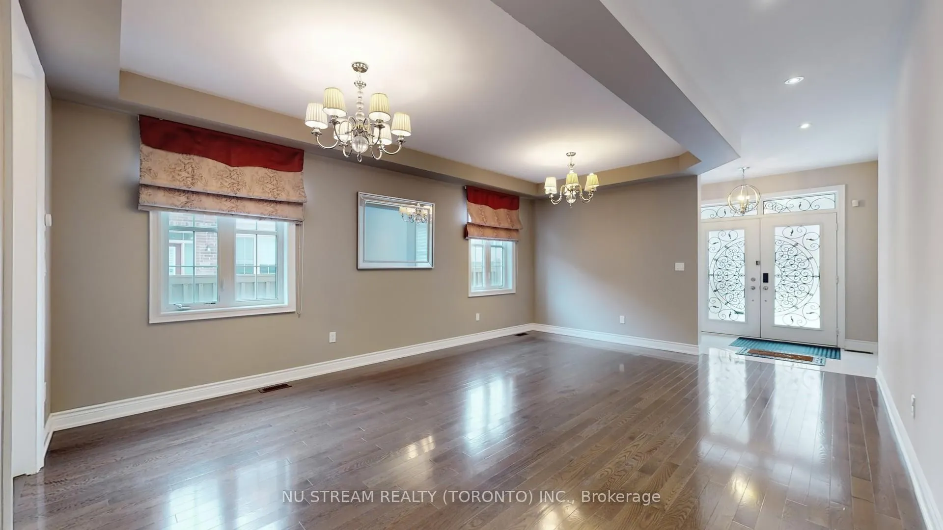 Photo 3 of 102 Beaconsfield Drive, Vaughan, Kleinburg — HOMEH
