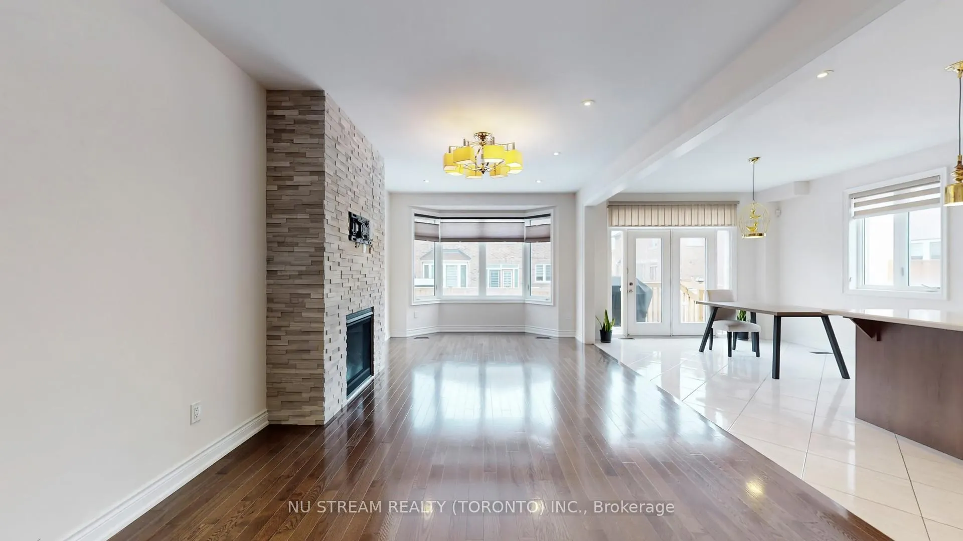 Photo 4 of 102 Beaconsfield Drive, Vaughan, Kleinburg — HOMEH