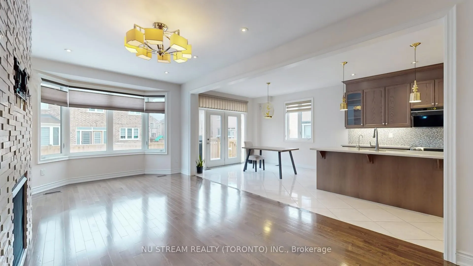 Photo 6 of 102 Beaconsfield Drive, Vaughan, Kleinburg — HOMEH