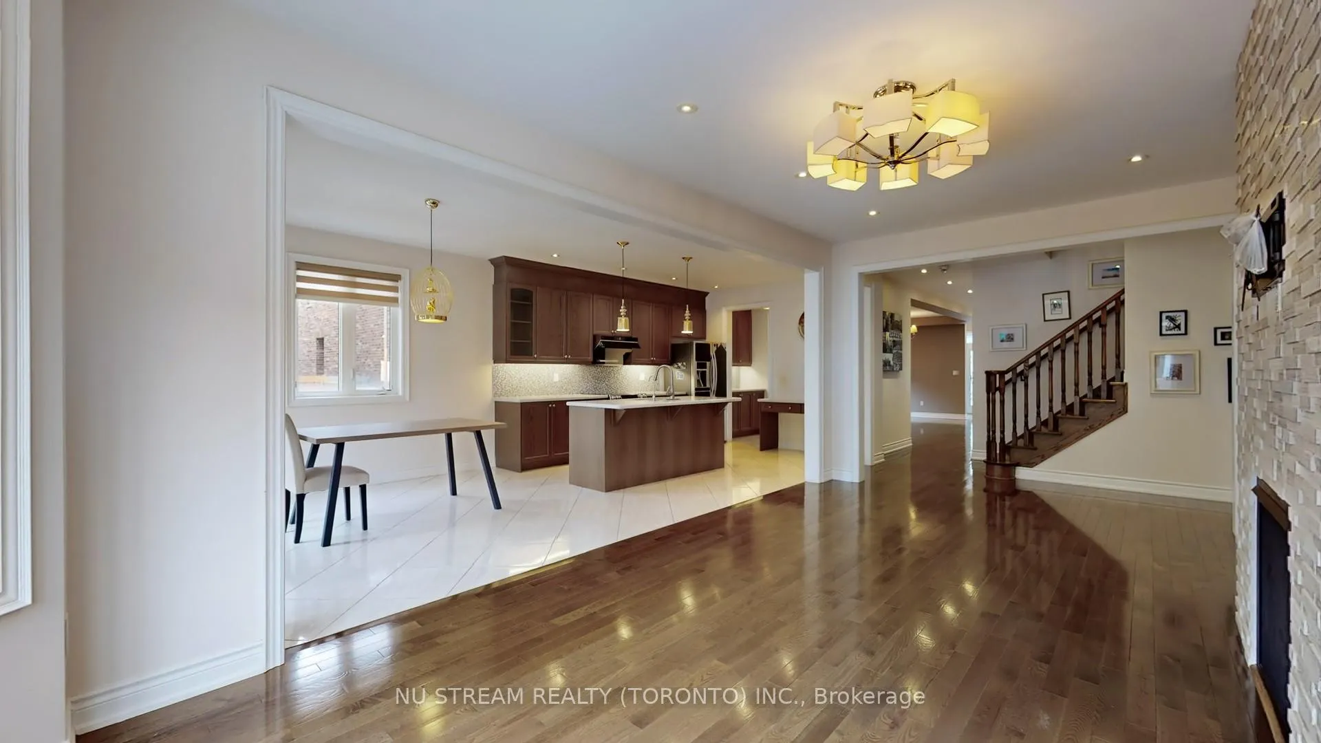 Photo 7 of 102 Beaconsfield Drive, Vaughan, Kleinburg — HOMEH