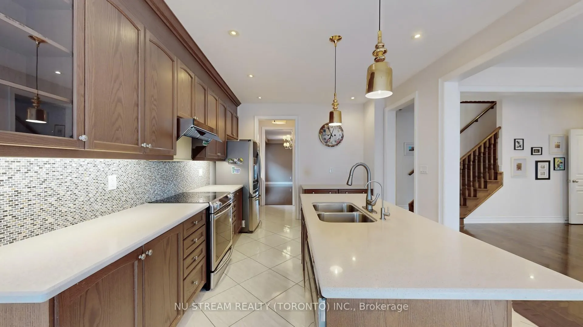 Photo 9 of 102 Beaconsfield Drive, Vaughan, Kleinburg — HOMEH