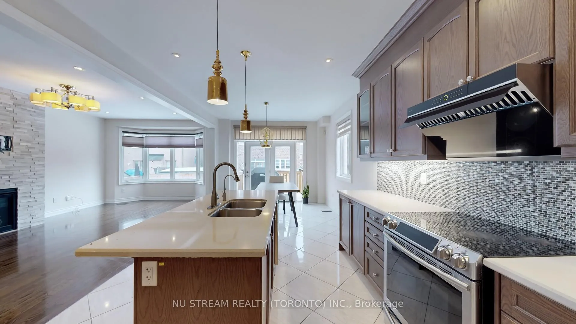 Photo 10 of 102 Beaconsfield Drive, Vaughan, Kleinburg — HOMEH