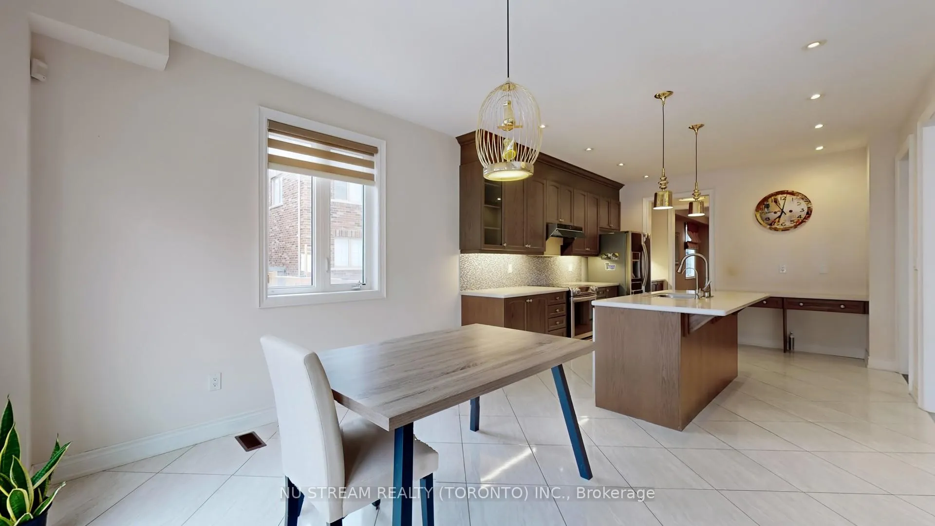 Photo 11 of 102 Beaconsfield Drive, Vaughan, Kleinburg — HOMEH