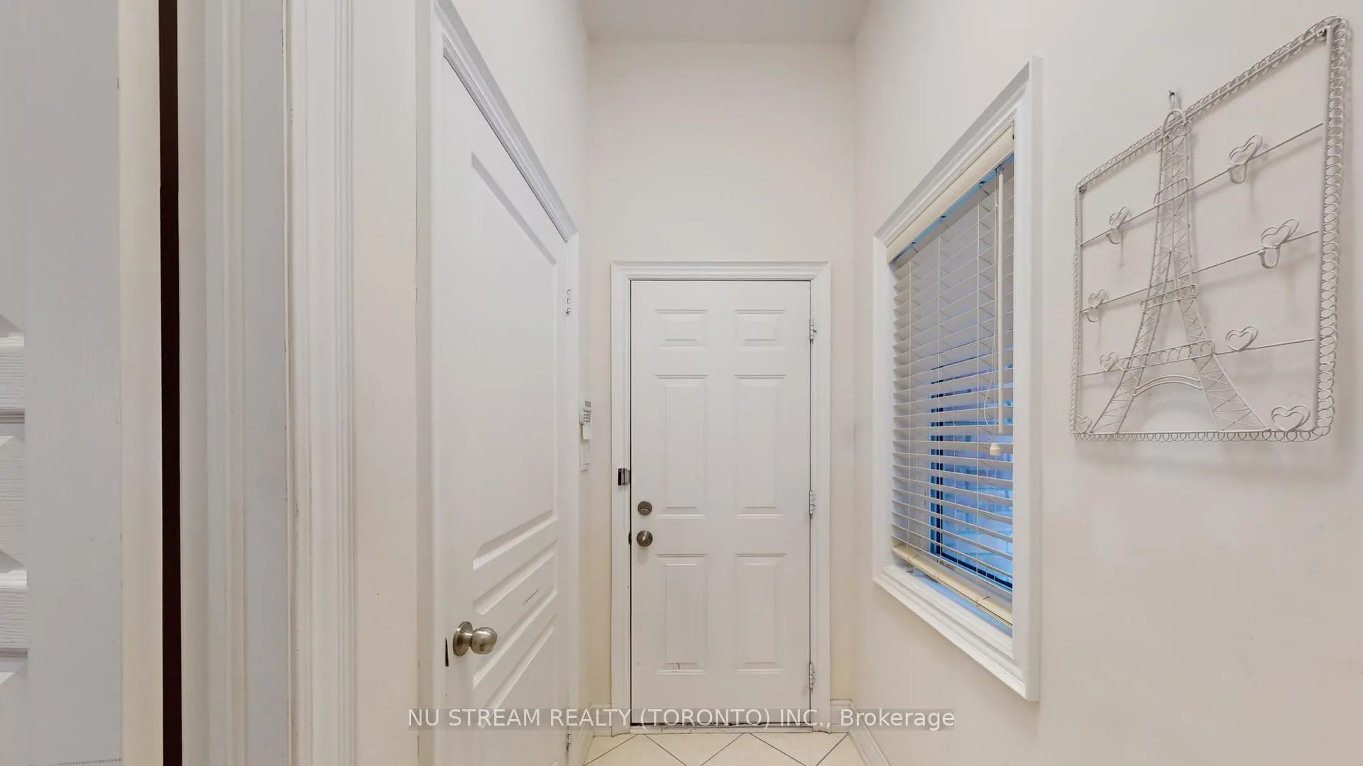 Photo 15 of 102 Beaconsfield Drive, Vaughan, Kleinburg — HOMEH