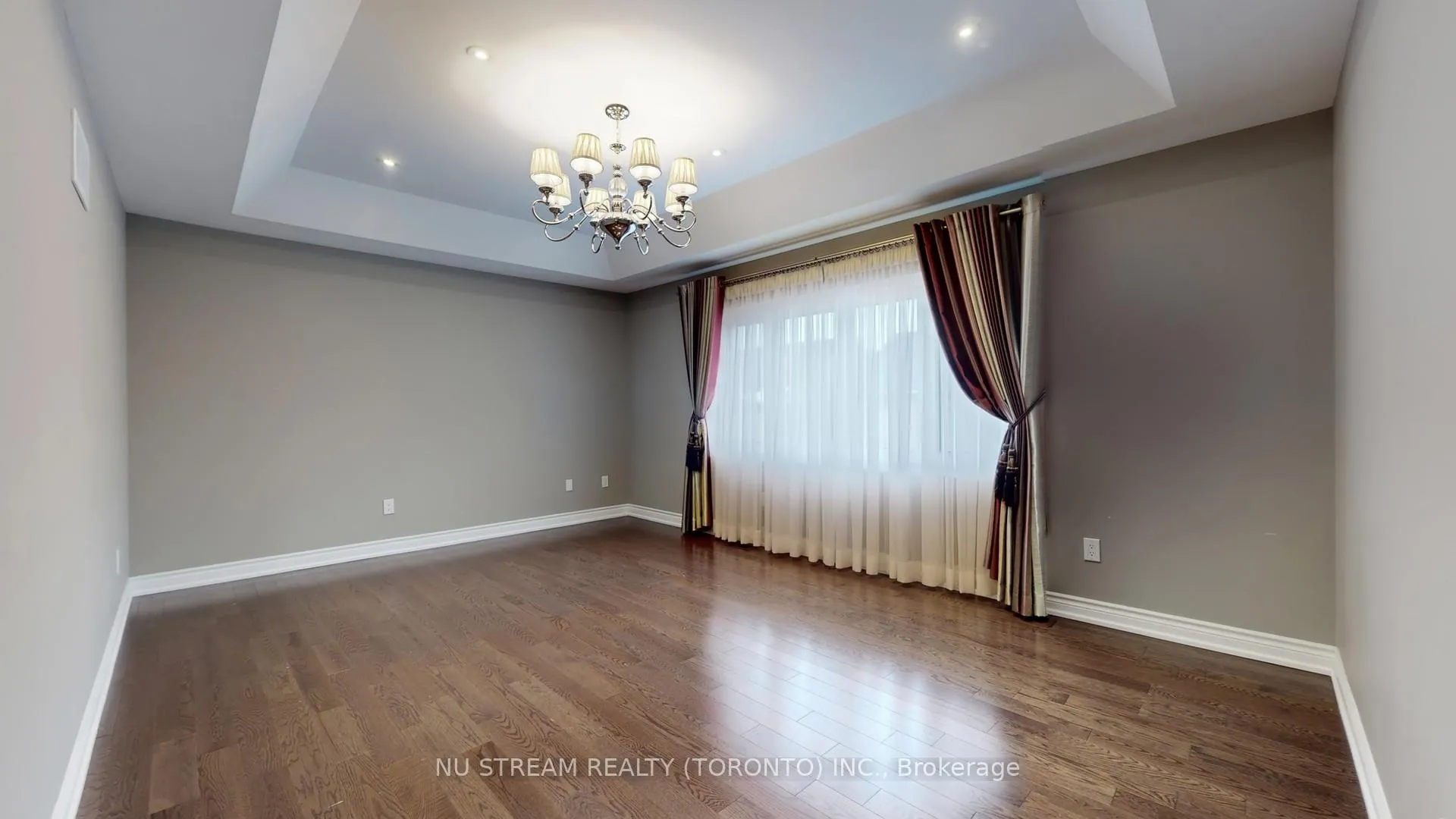 Photo 17 of 102 Beaconsfield Drive, Vaughan, Kleinburg — HOMEH