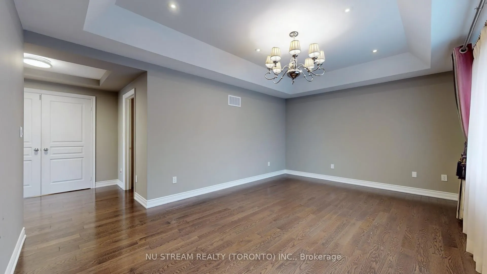 Photo 18 of 102 Beaconsfield Drive, Vaughan, Kleinburg — HOMEH