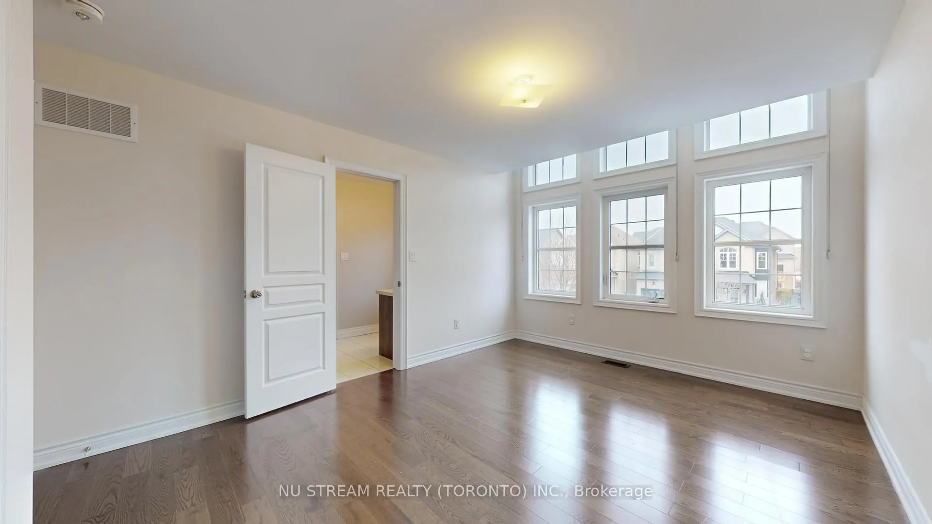 Photo 27 of 102 Beaconsfield Drive, Vaughan, Kleinburg — HOMEH
