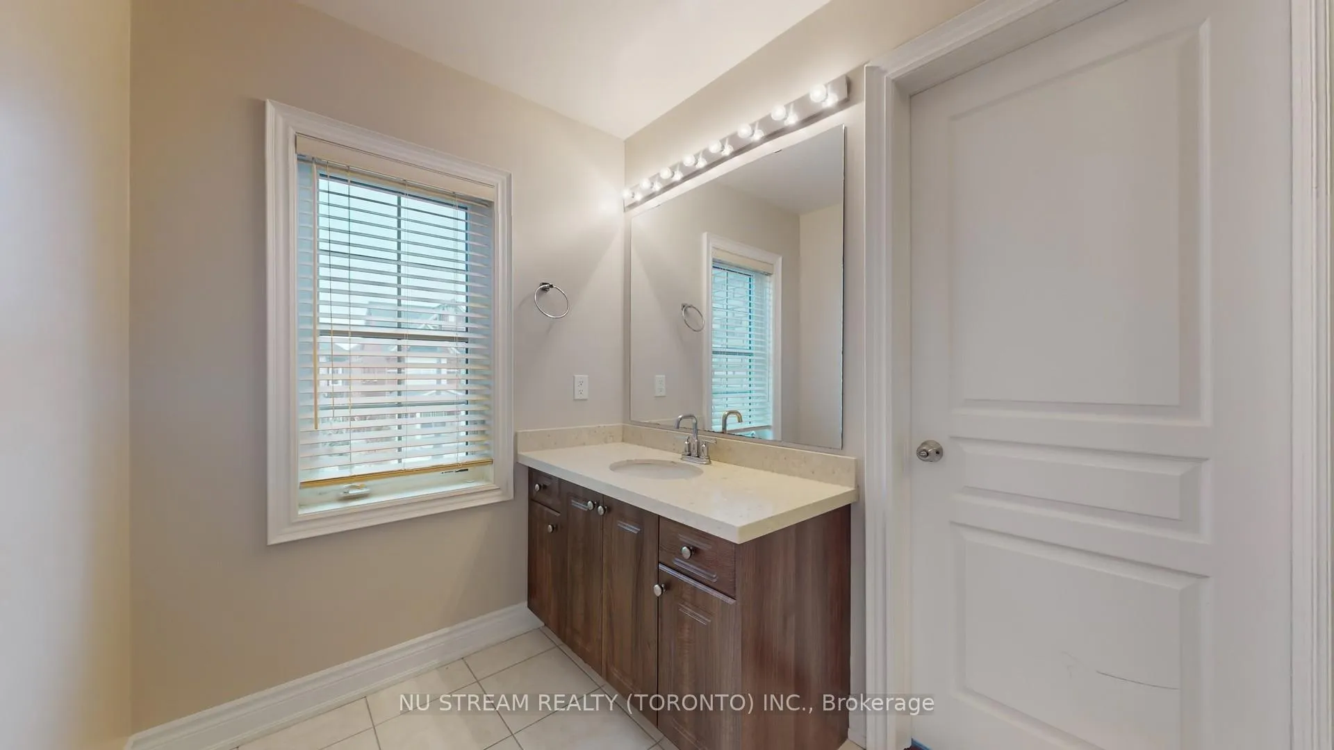Photo 29 of 102 Beaconsfield Drive, Vaughan, Kleinburg — HOMEH
