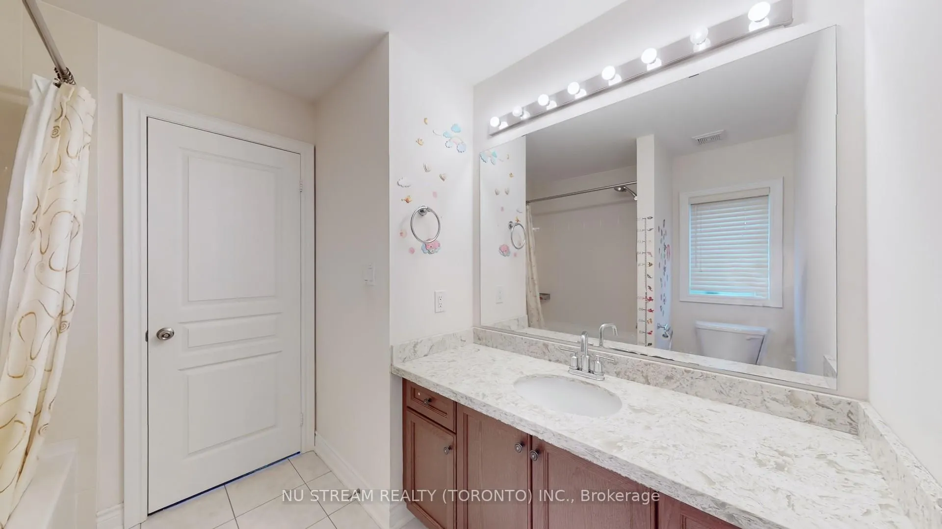 Photo 33 of 102 Beaconsfield Drive, Vaughan, Kleinburg — HOMEH