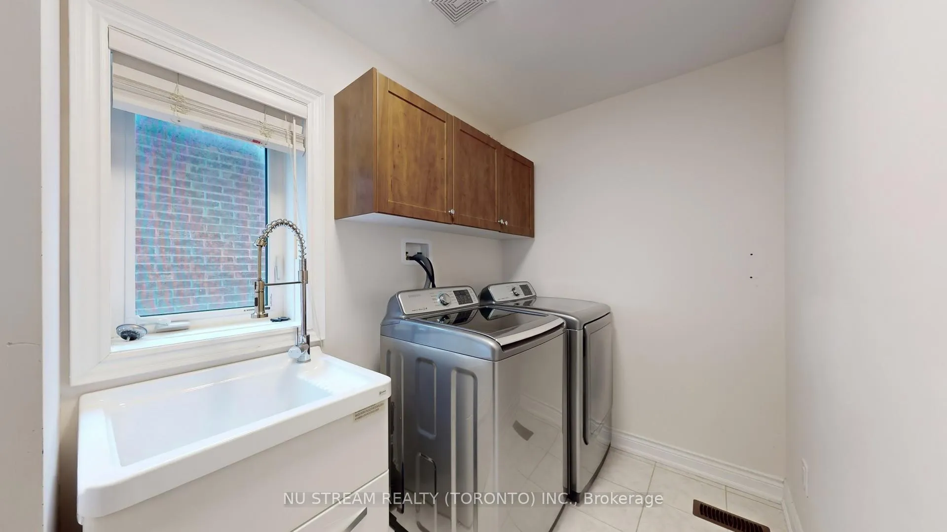 Photo 34 of 102 Beaconsfield Drive, Vaughan, Kleinburg — HOMEH