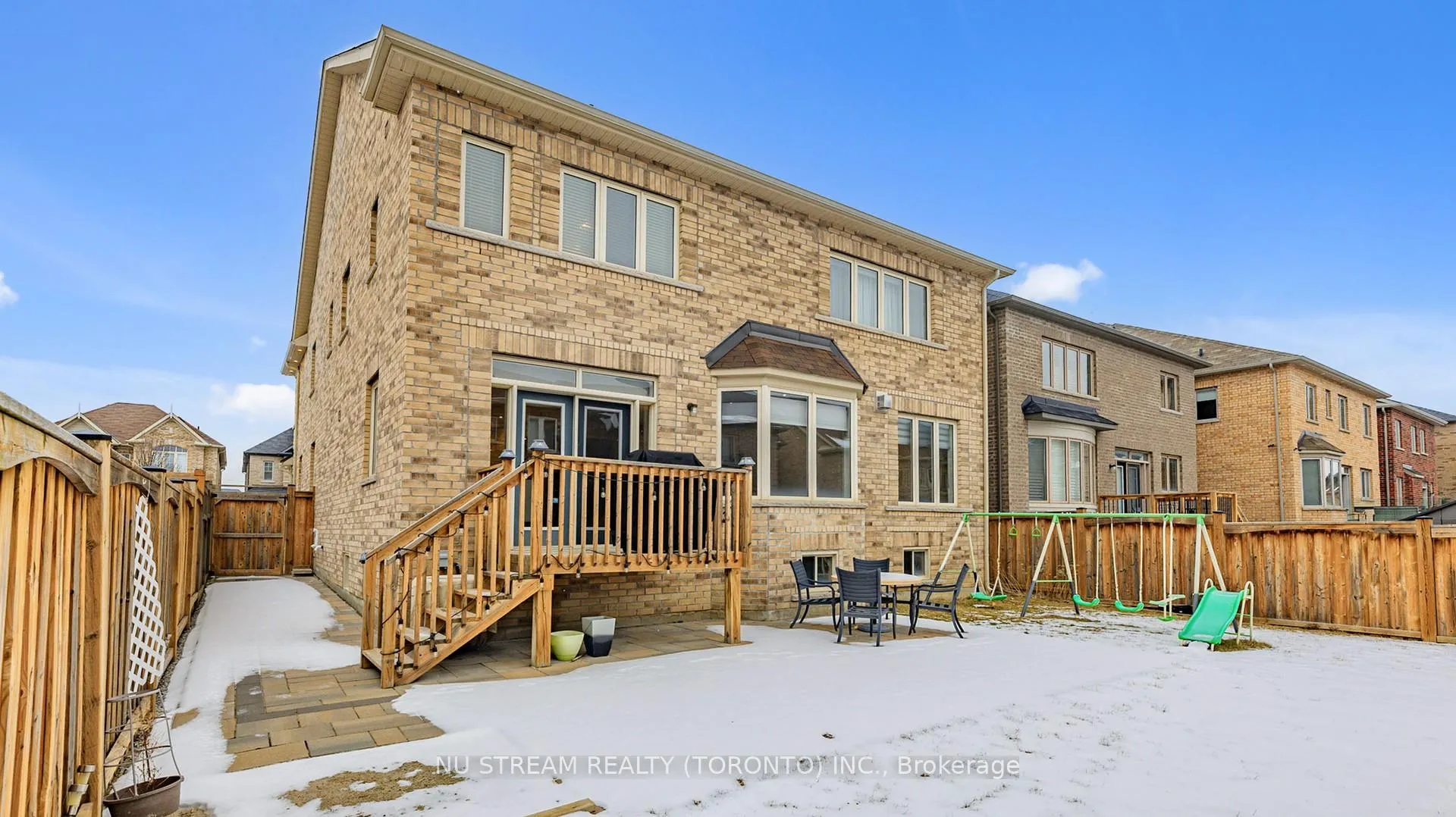 Photo 36 of 102 Beaconsfield Drive, Vaughan, Kleinburg — HOMEH