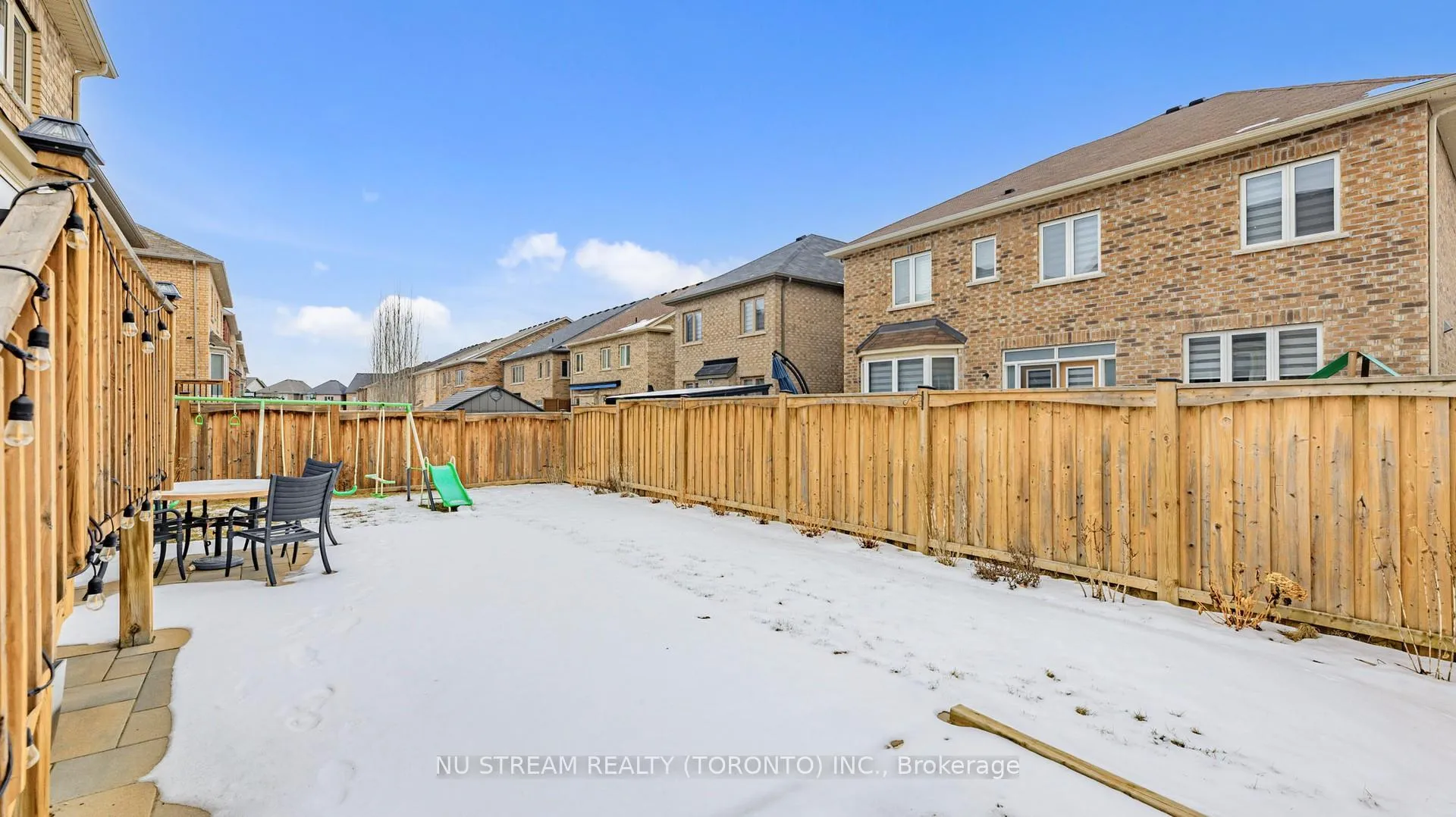 Photo 37 of 102 Beaconsfield Drive, Vaughan, Kleinburg — HOMEH