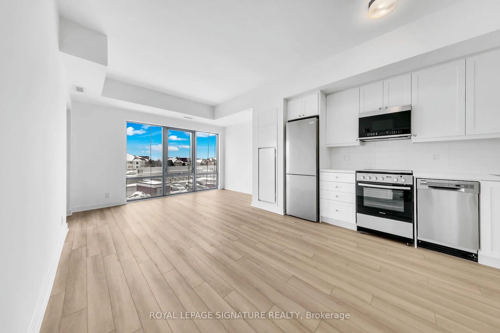 Photo 2 of Unit 327, 51 Clarington Boulevard, Clarington, Bowmanville — HOMEH
