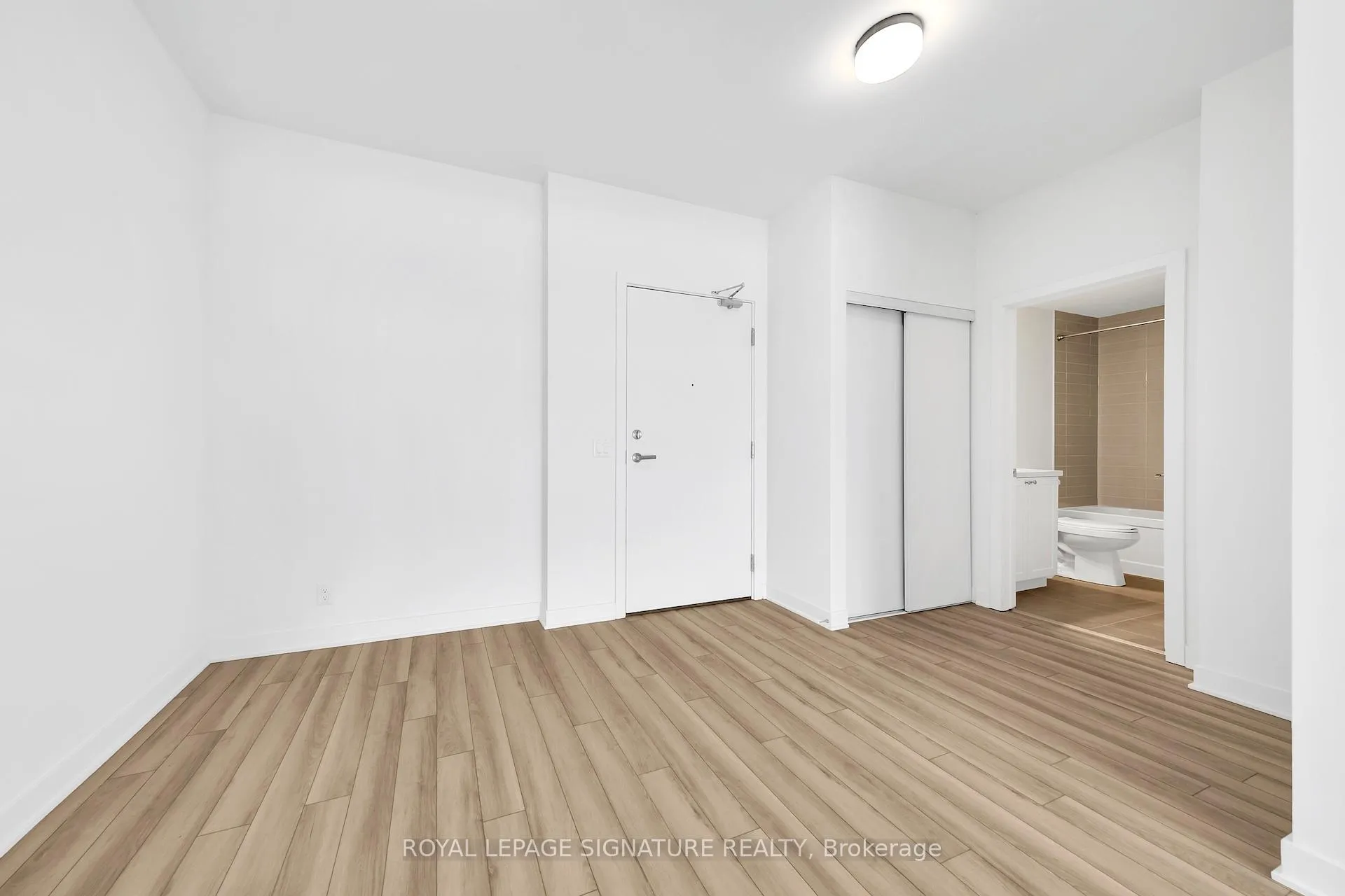 Photo 4 of Unit 327, 51 Clarington Boulevard, Clarington, Bowmanville — HOMEH