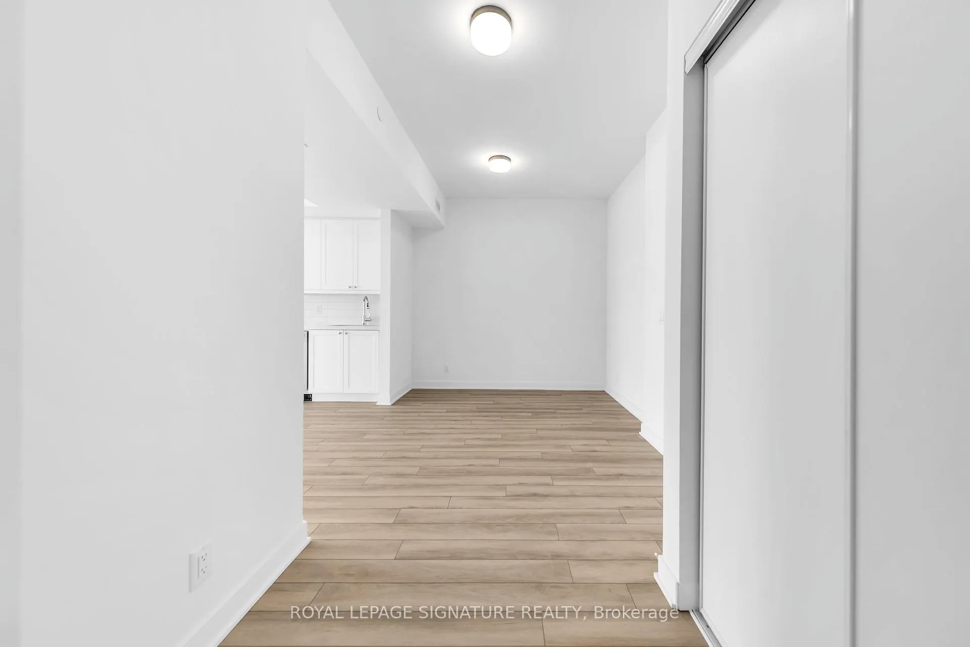 Photo 5 of Unit 327, 51 Clarington Boulevard, Clarington, Bowmanville — HOMEH