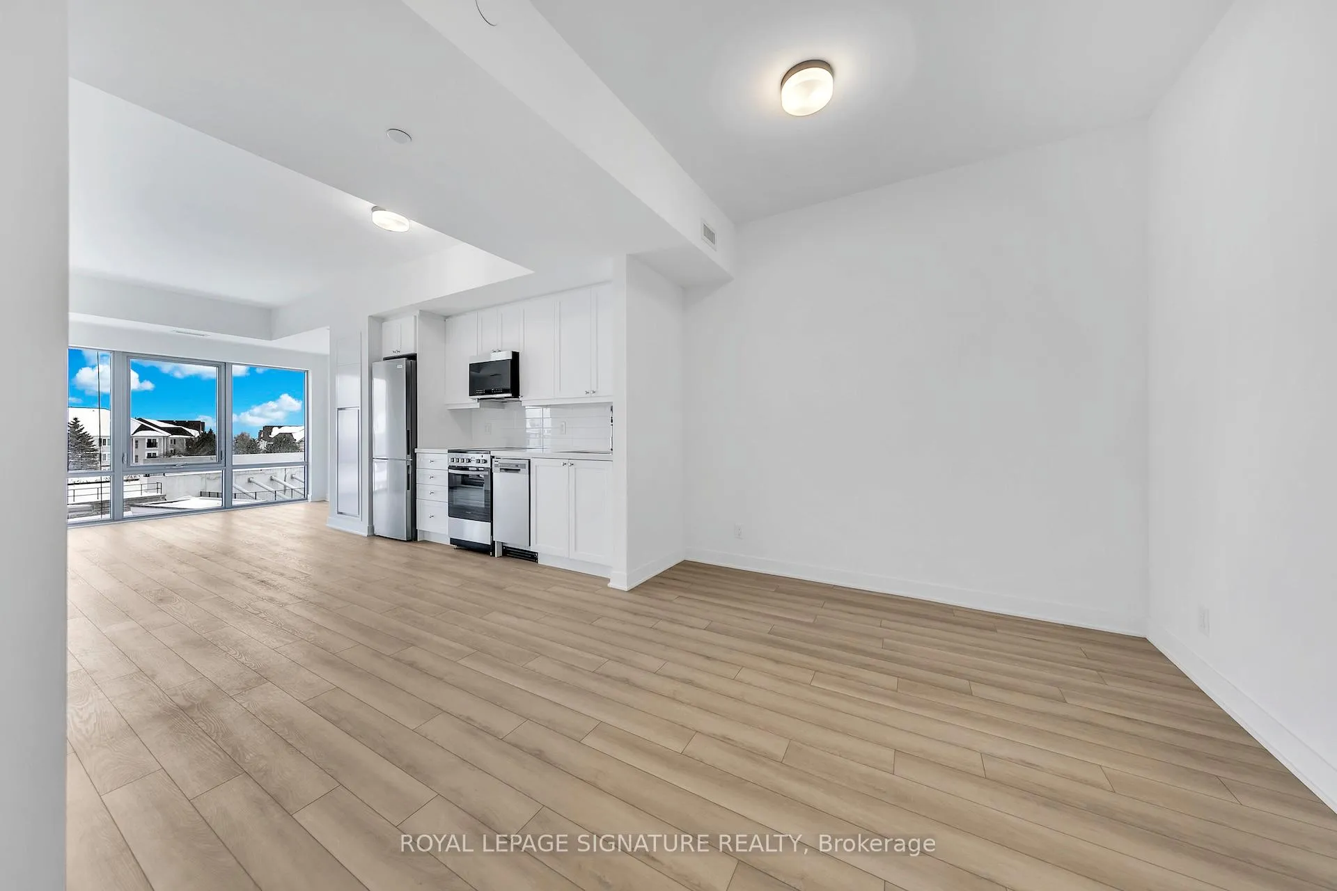 Photo 9 of Unit 327, 51 Clarington Boulevard, Clarington, Bowmanville — HOMEH
