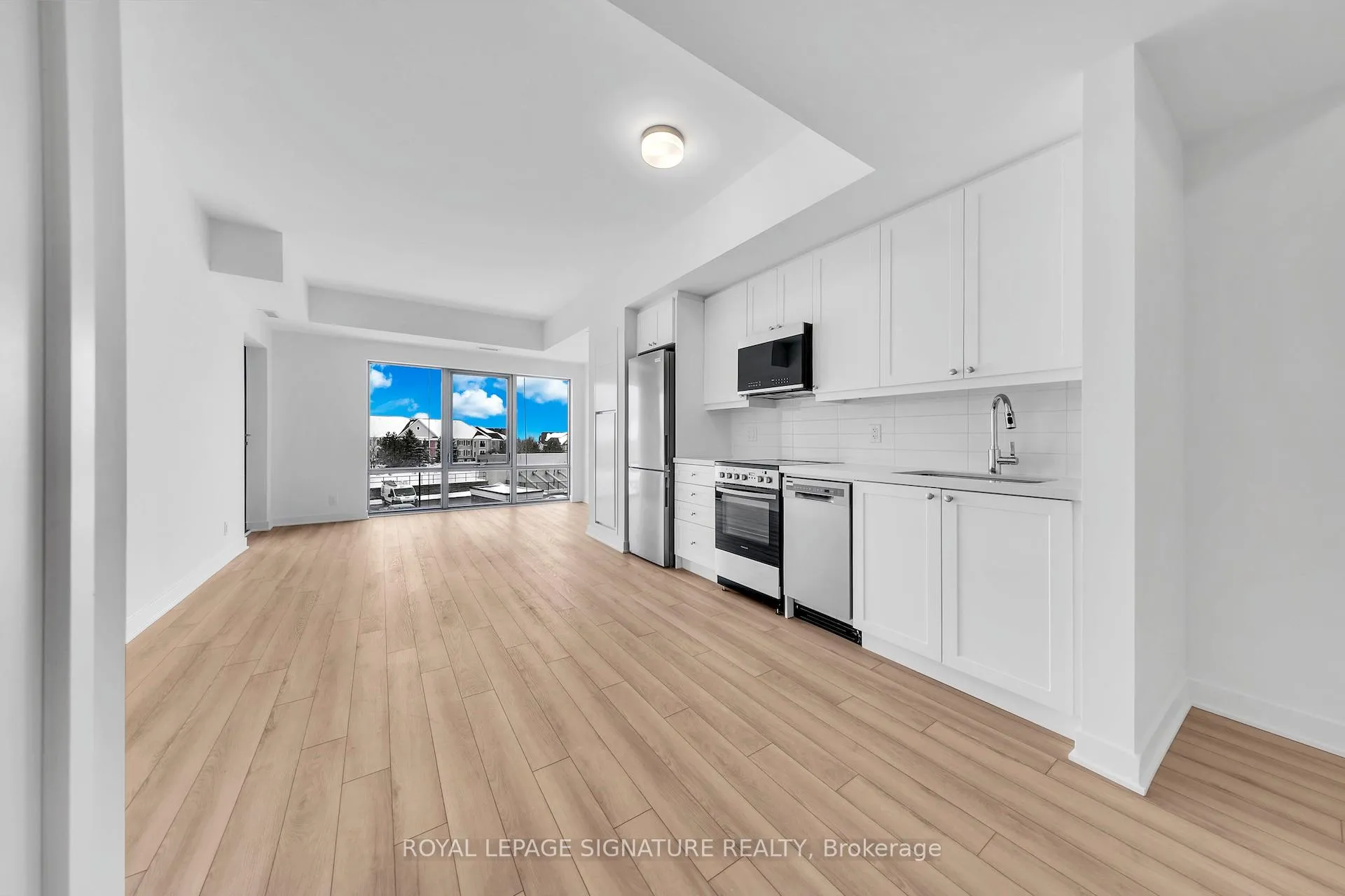 Photo 10 of Unit 327, 51 Clarington Boulevard, Clarington, Bowmanville — HOMEH