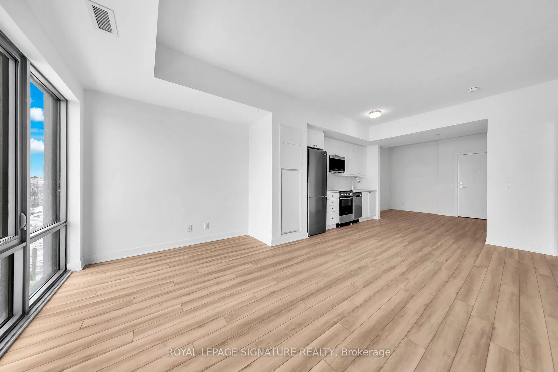Photo 17 of Unit 327, 51 Clarington Boulevard, Clarington, Bowmanville — HOMEH