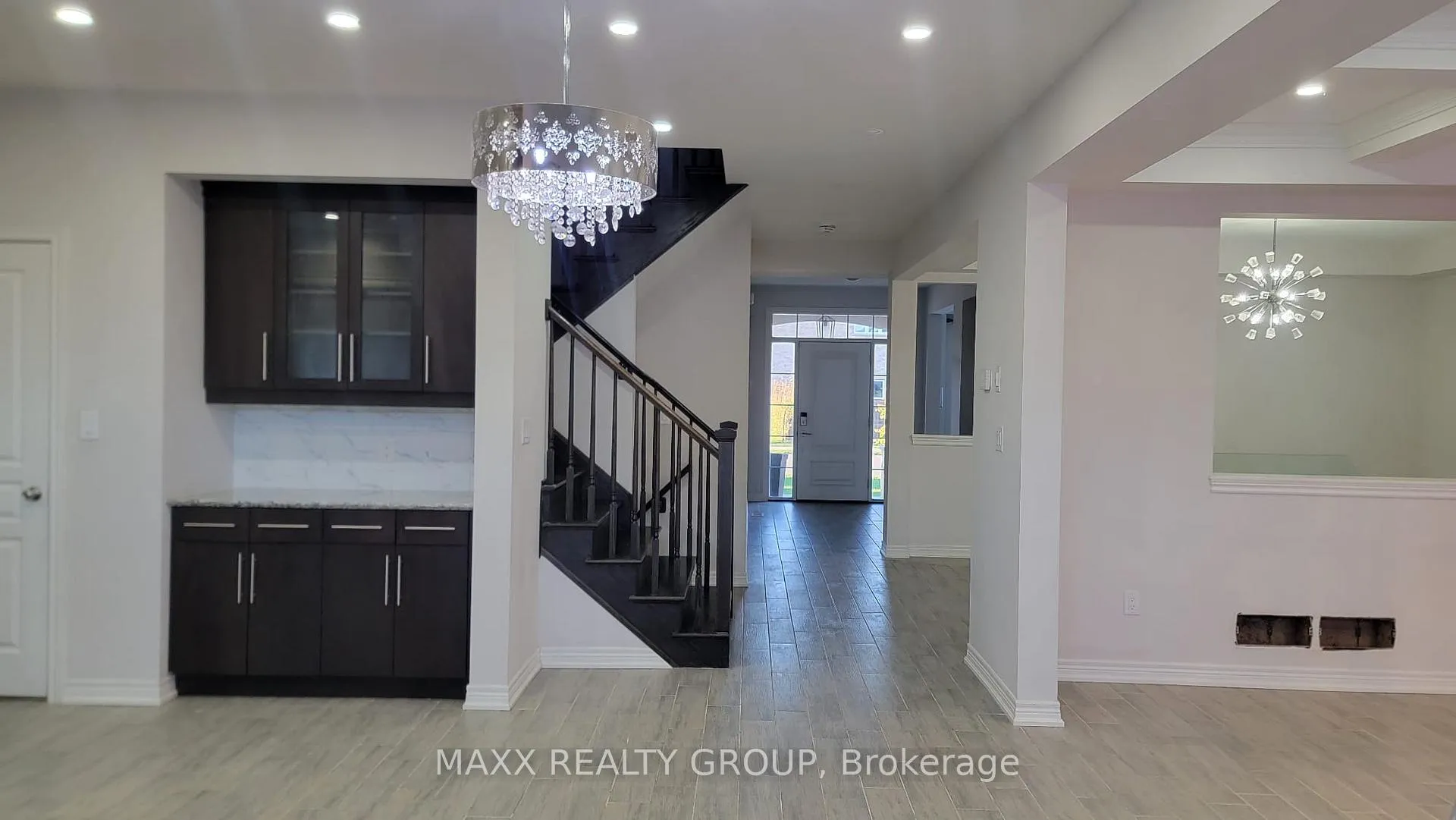 Photo 3 of 9334 Shoveller Drive, Niagara Falls, Forestview — HOMEH