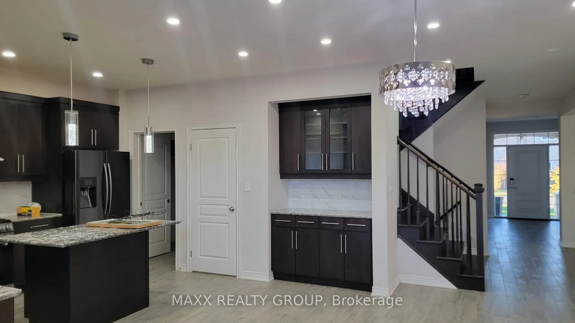 Photo 4 of 9334 Shoveller Drive, Niagara Falls, Forestview — HOMEH