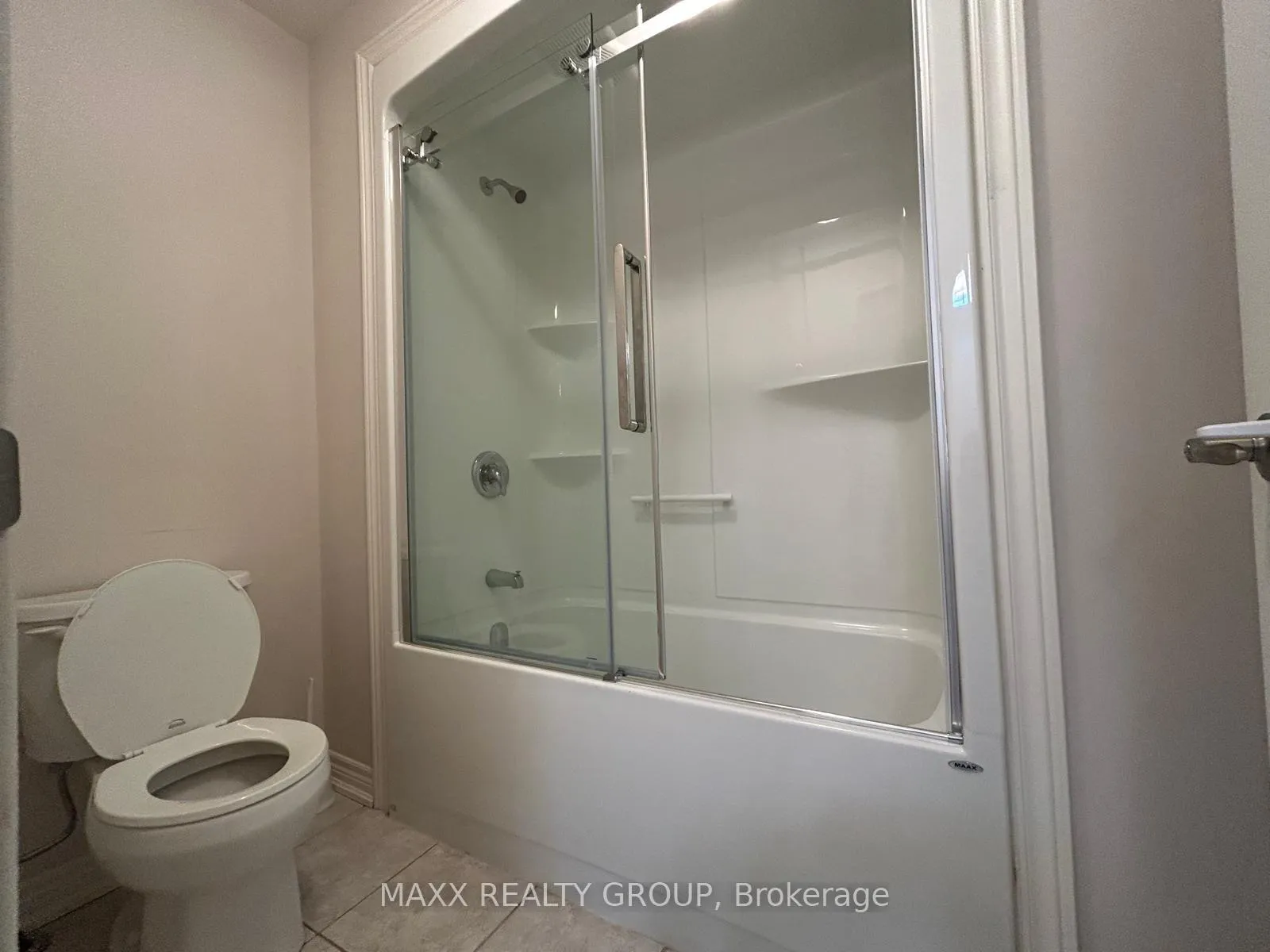 Photo 14 of 9334 Shoveller Drive, Niagara Falls, Forestview — HOMEH