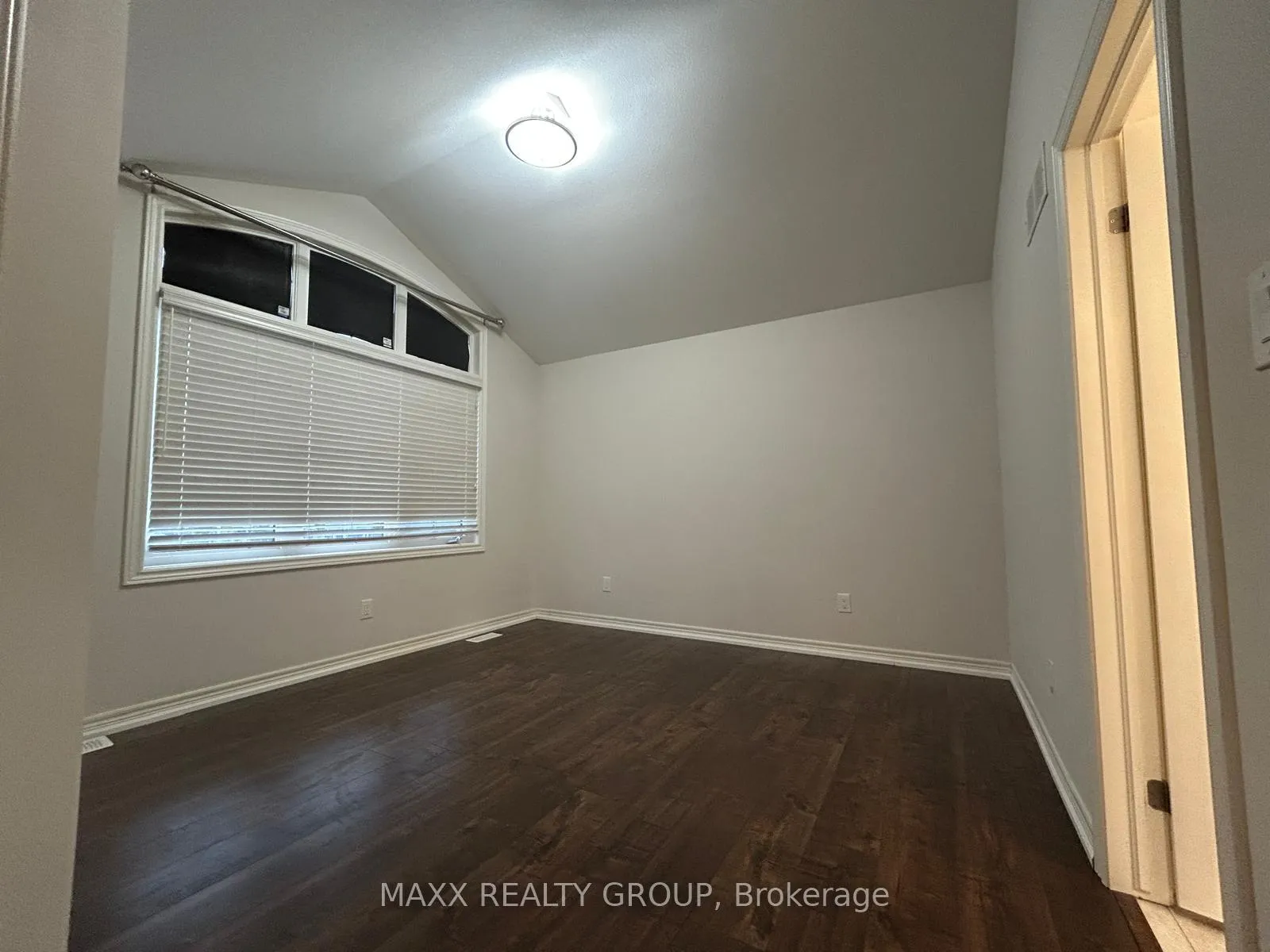 Photo 15 of 9334 Shoveller Drive, Niagara Falls, Forestview — HOMEH