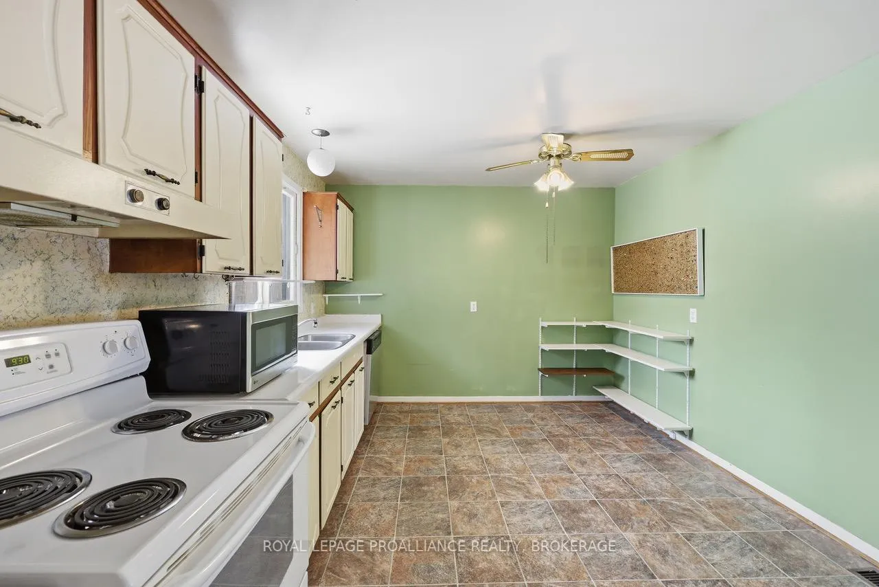 Photo 12 of 796 Hillside Drive, Kingston, South of Taylor-Kidd Blvd — HOMEH