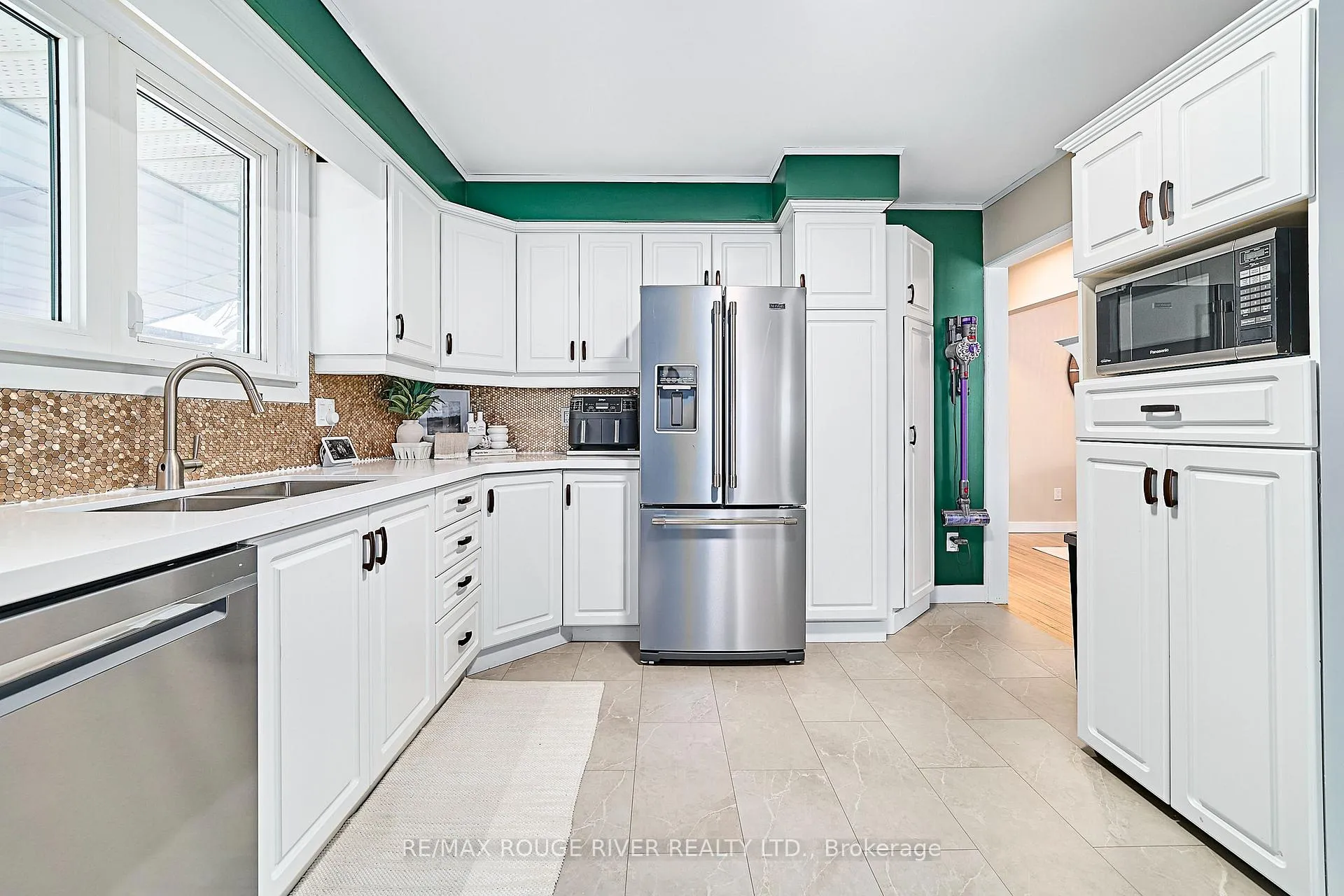 Photo 23 of 550 Garside Drive, Peterborough, Ashburnham Ward 4 — HOMEH