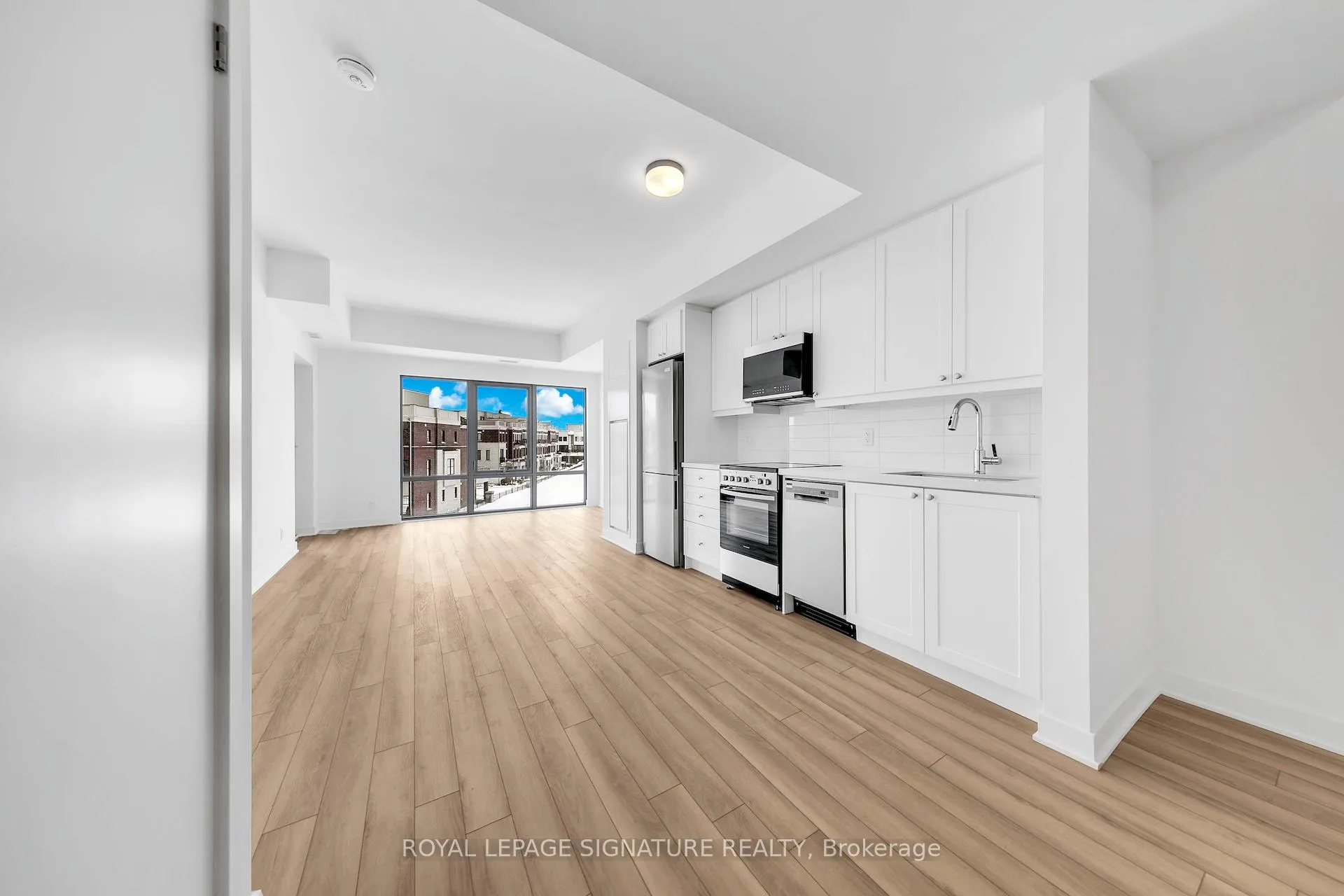 Photo 10 of Unit 312, 51 Clarington Boulevard, Clarington, Bowmanville — HOMEH
