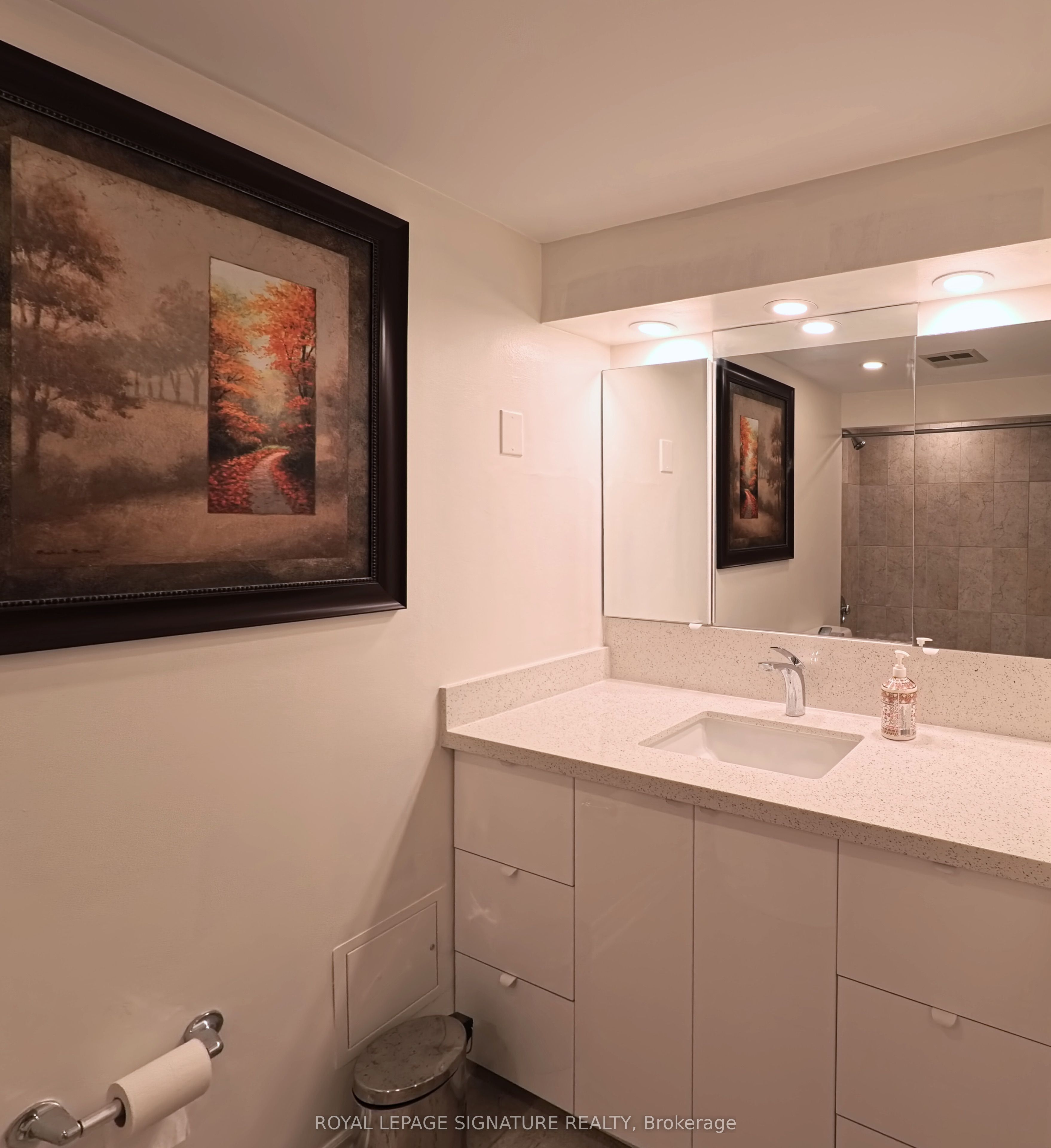 Photo 10 of Unit 2511, 77 Harbour Square, Toronto, Waterfront Communities — HOMEH