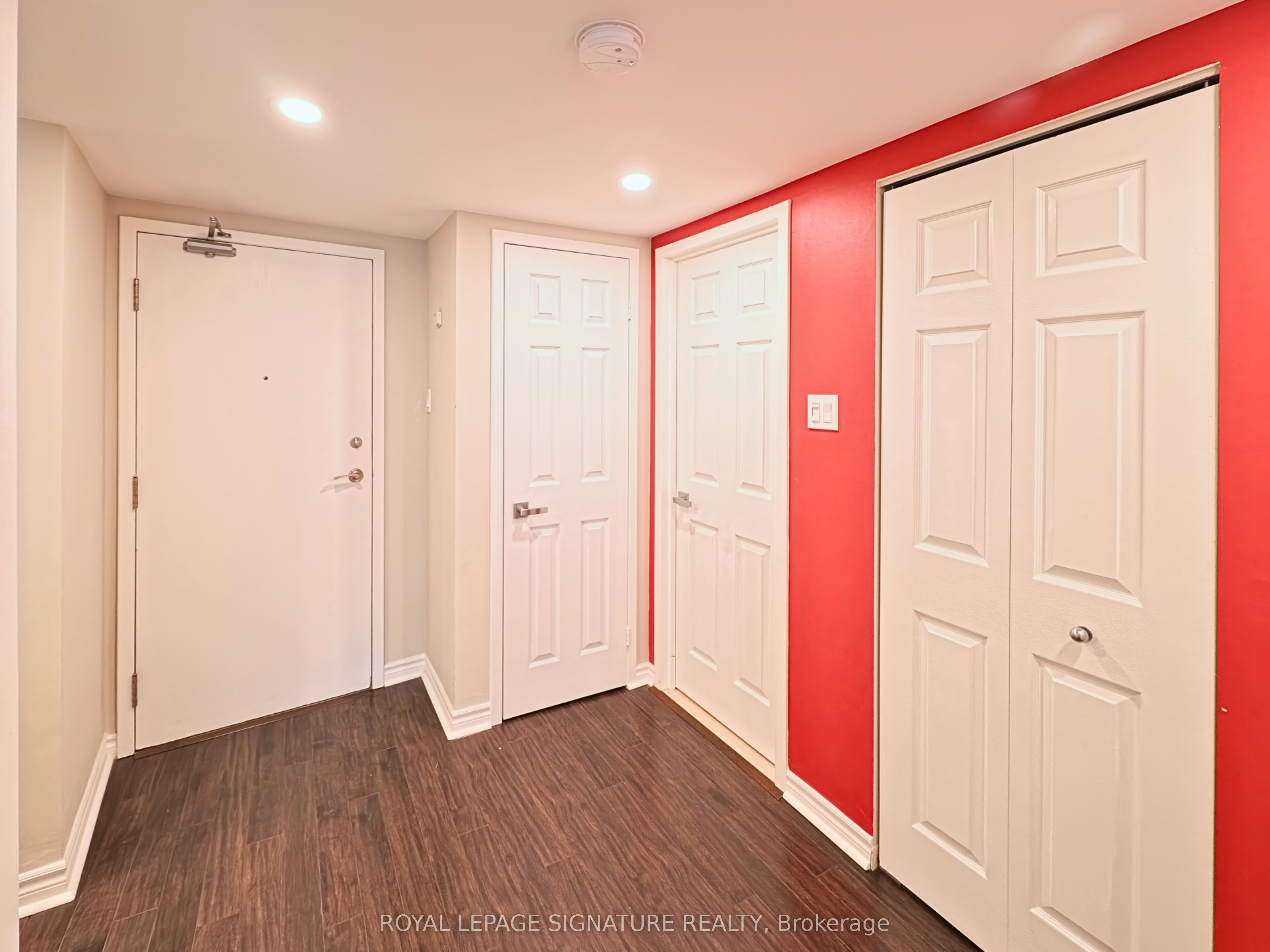 Photo 4 of Unit 2511, 77 Harbour Square, Toronto, Waterfront Communities — HOMEH