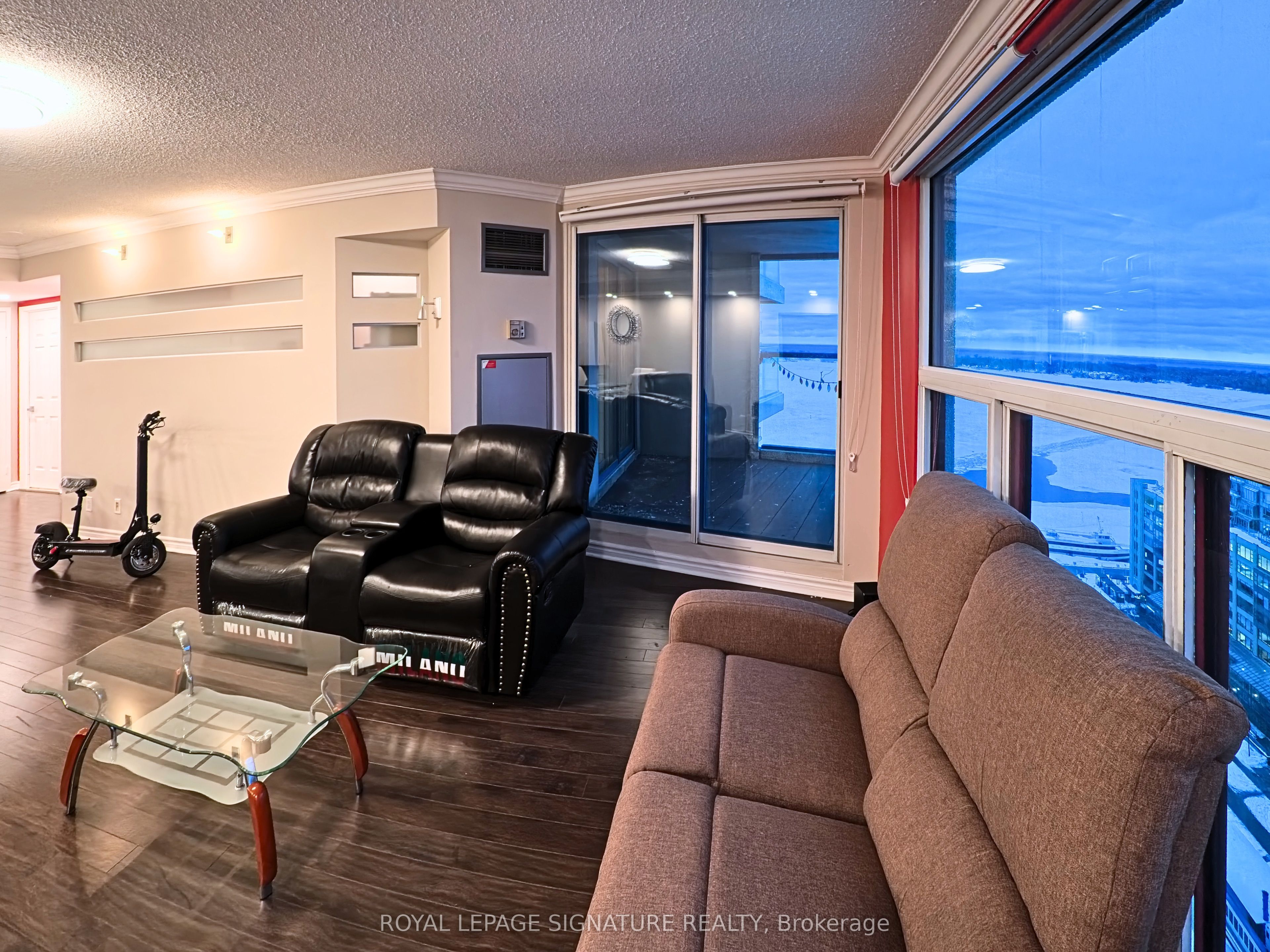Photo 12 of Unit 2511, 77 Harbour Square, Toronto, Waterfront Communities — HOMEH