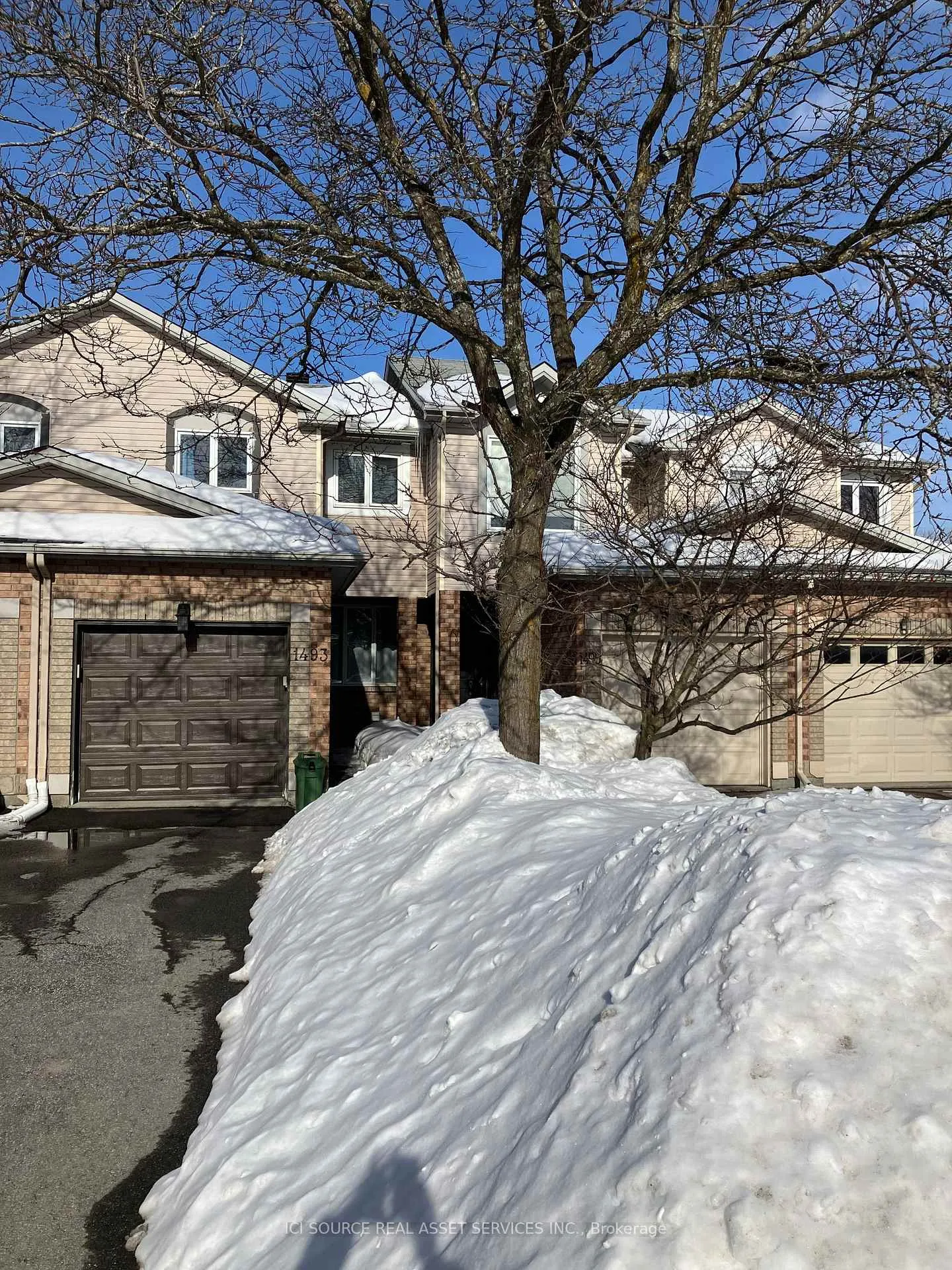 Front of 1493 Lynx Crescent