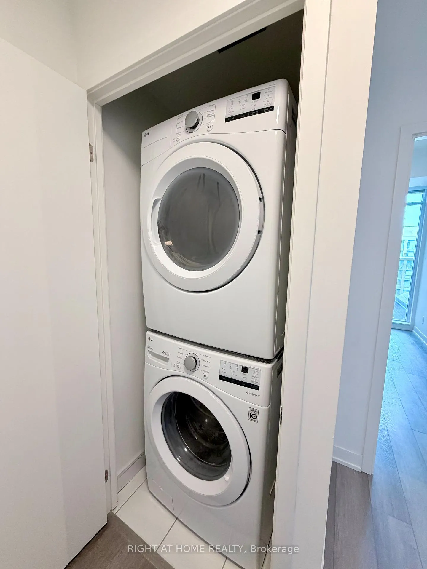 Photo 4 of Unit 1032, 8119 Birchmount Road, Markham, Unionville — HOMEH