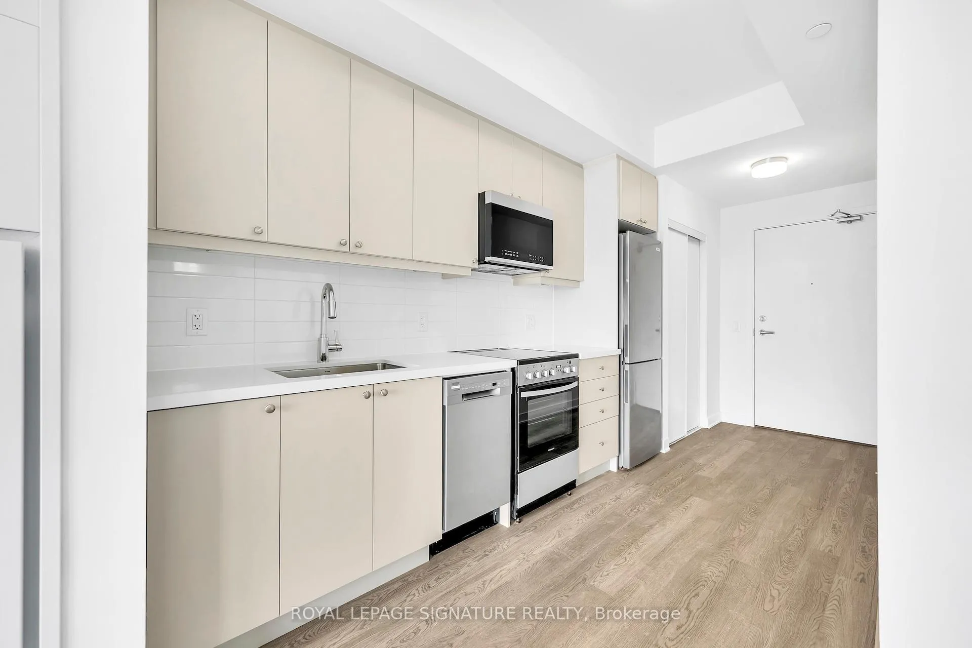 Photo 6 of Unit 325, 51 Clarington Boulevard, Clarington, Bowmanville — HOMEH