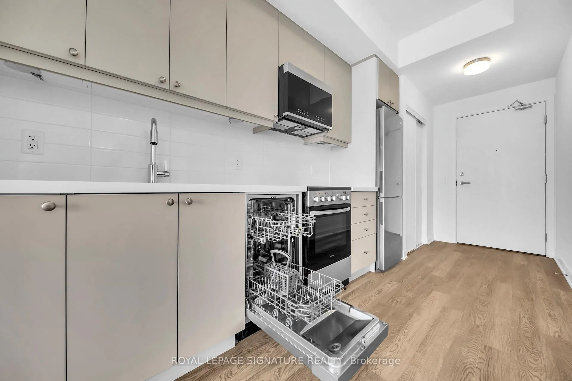 Photo 8 of Unit 325, 51 Clarington Boulevard, Clarington, Bowmanville — HOMEH