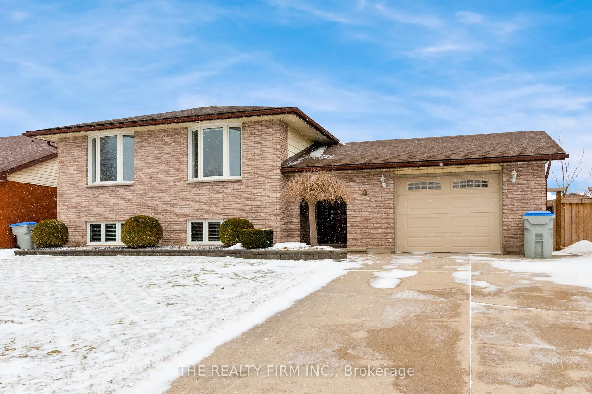 Photo 1 of 10 Westgate Avenue, Strathroy-Caradoc, SW — HOMEH